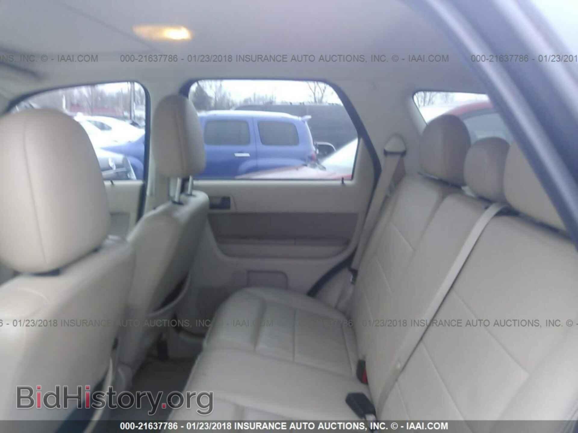 2011 Ford Escape - VIN: 1FMCU9DG1BKA06700 - Photo 8