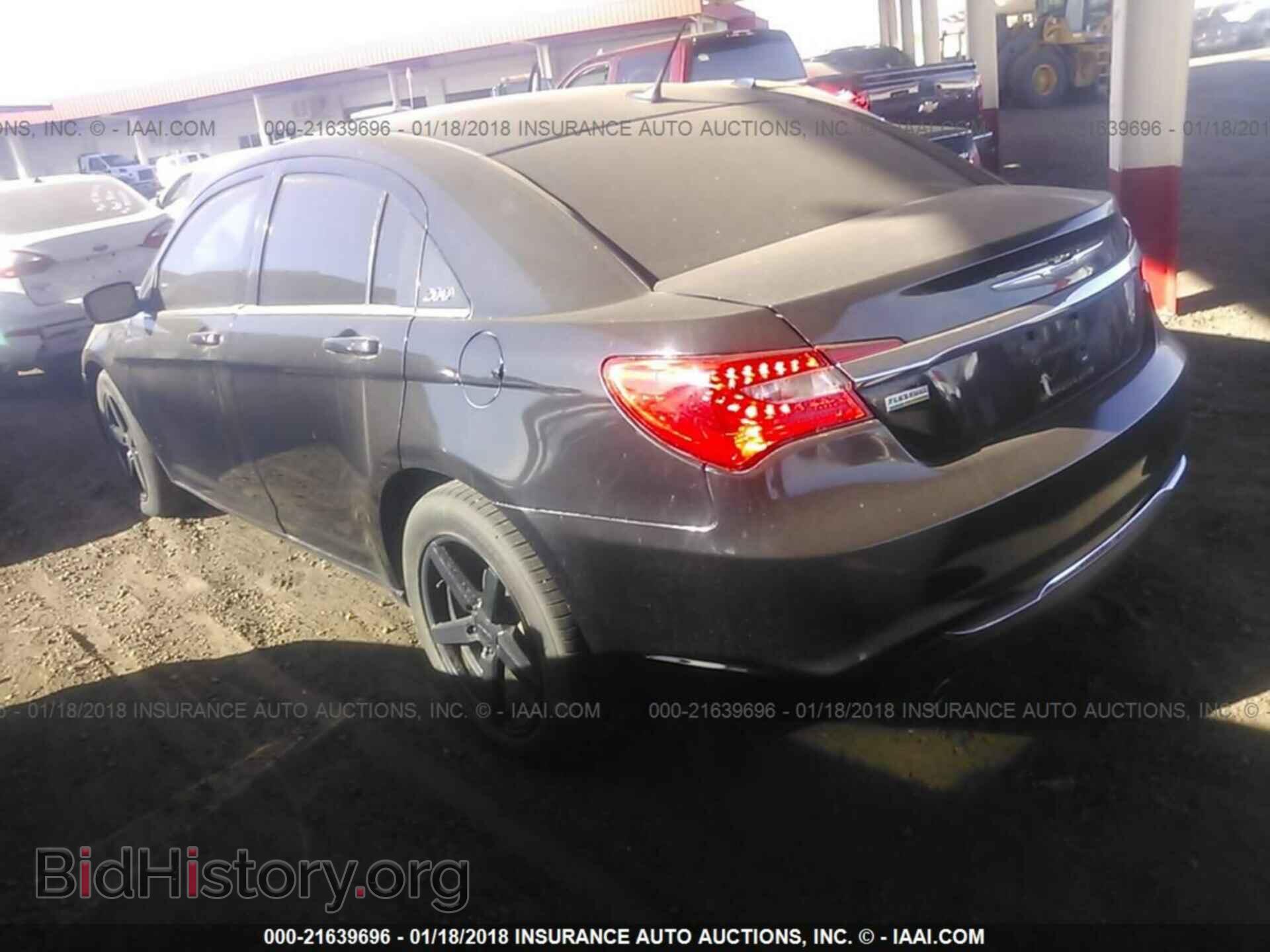 2013 Chrysler 200 - VIN: 1C3CCBBG4DN533802 - Фото 3