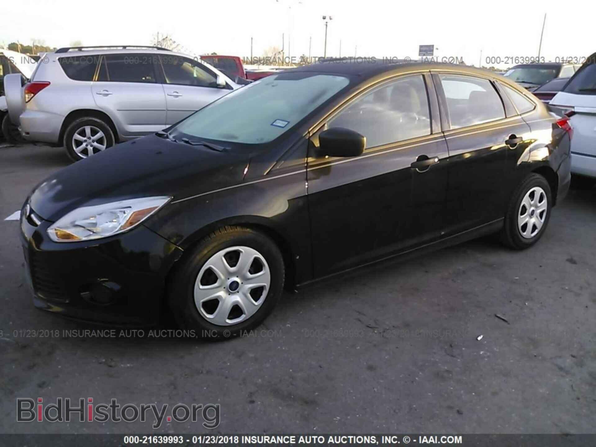 2013 Ford Focus - VIN: 1FADP3E28DL372978 - Photo 2