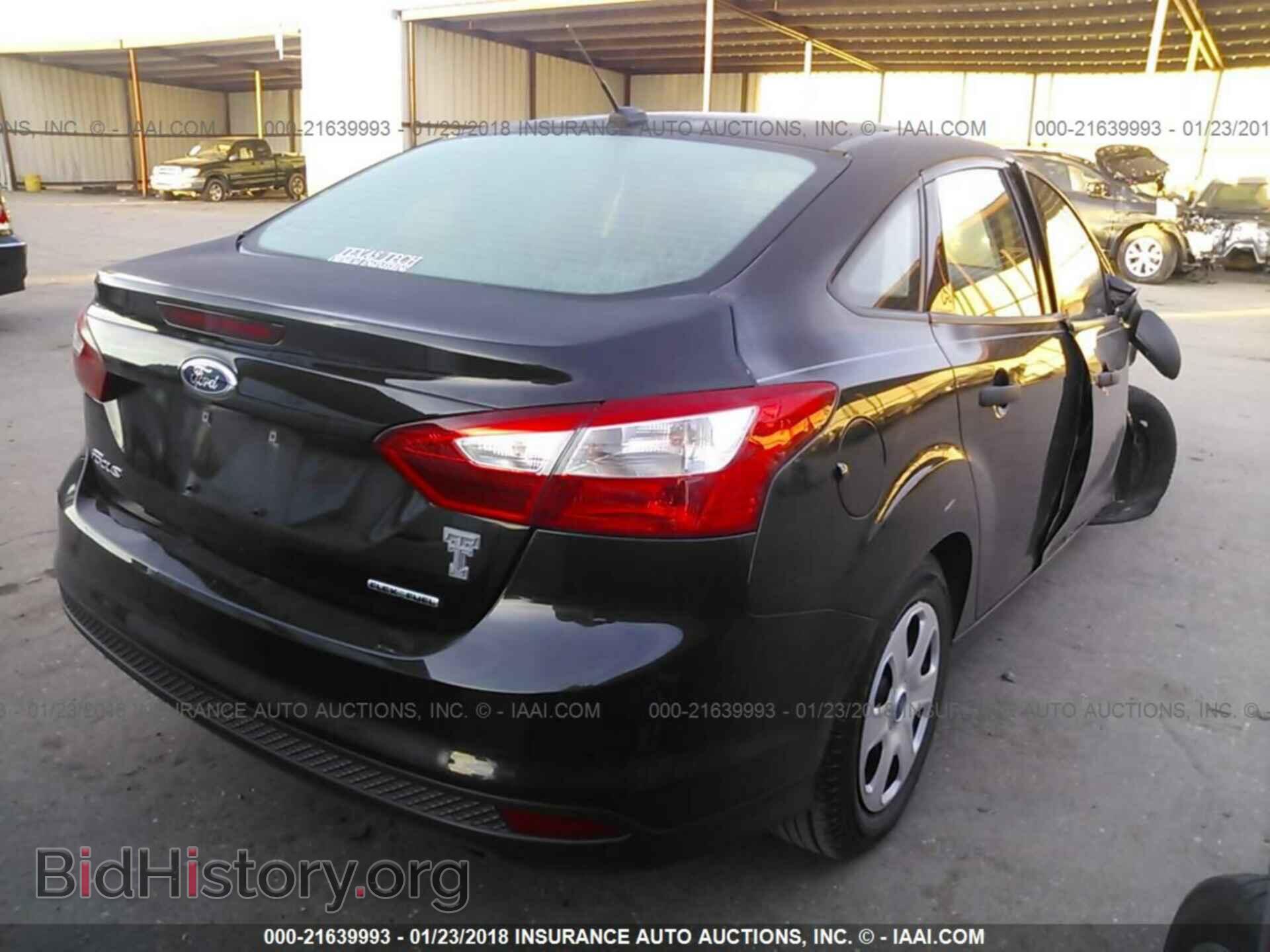 2013 Ford Focus - VIN: 1FADP3E28DL372978 - Photo 4
