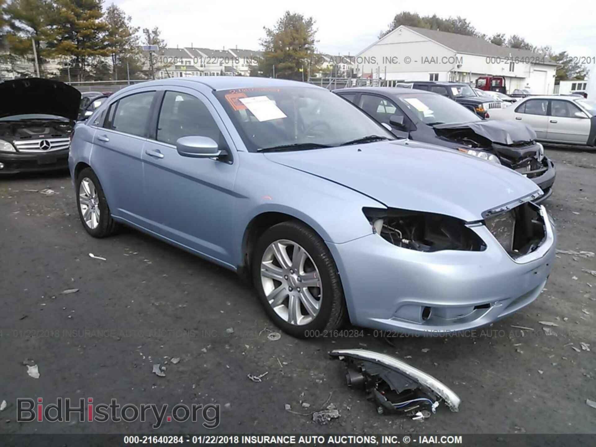 Фотография 1C3CCBBBXCN262747 - Chrysler 200 2012