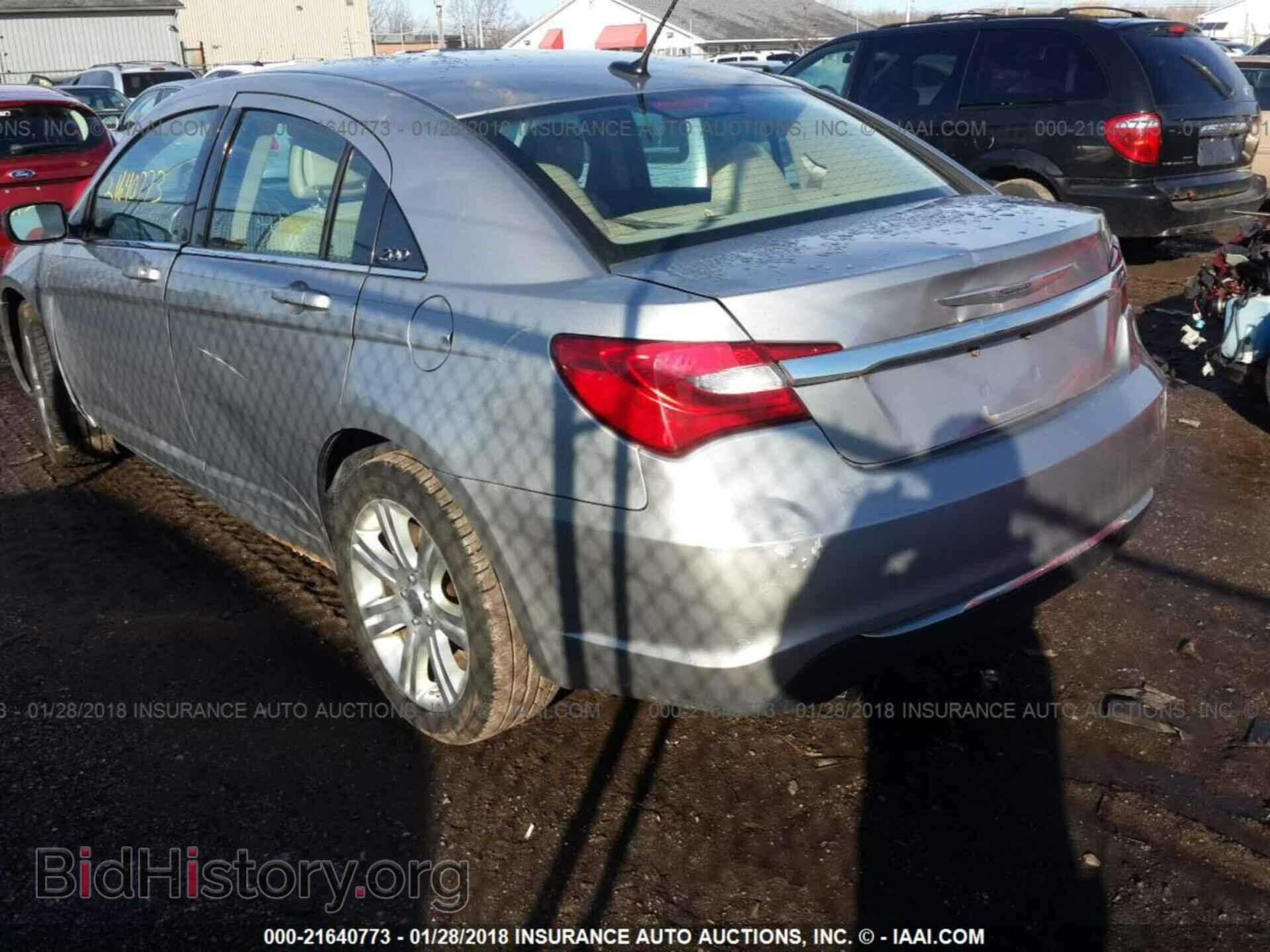 2013 Chrysler 200 - VIN: 1C3CCBBB2DN765481 - Фото 3