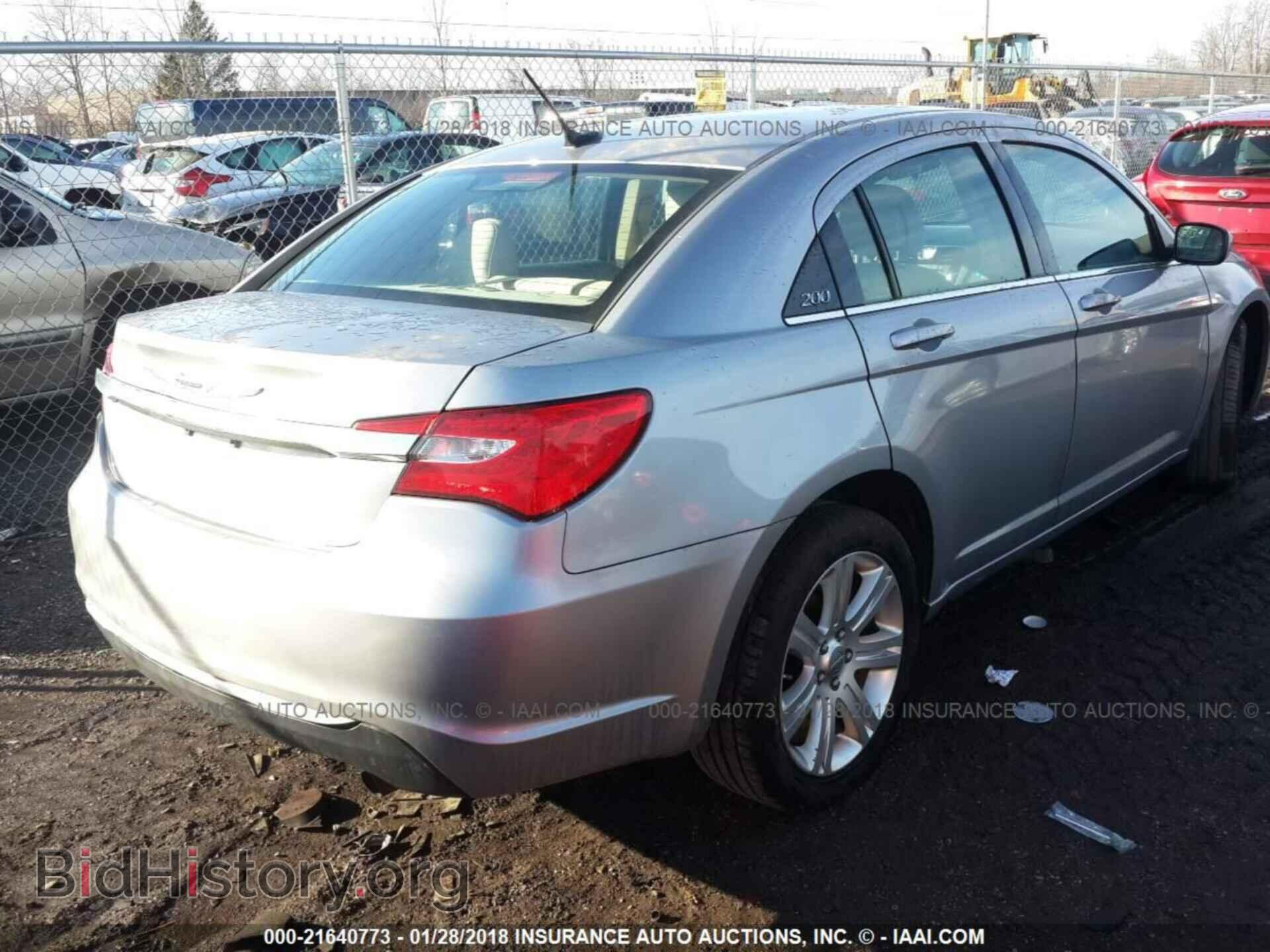 2013 Chrysler 200 - VIN: 1C3CCBBB2DN765481 - Фото 4