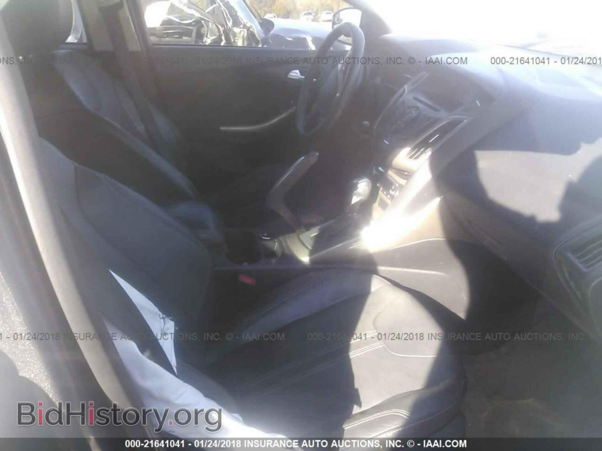 2012 Ford Focus - VIN: 1FAHP3M28CL414289 - Photo 5