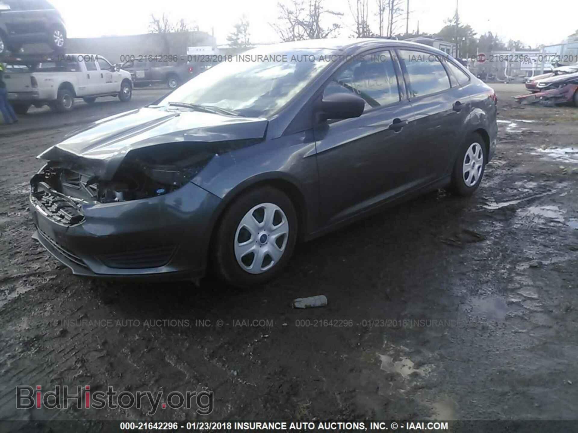 2015 Ford Focus - VIN: 1FADP3E25FL339343 - Photo 2