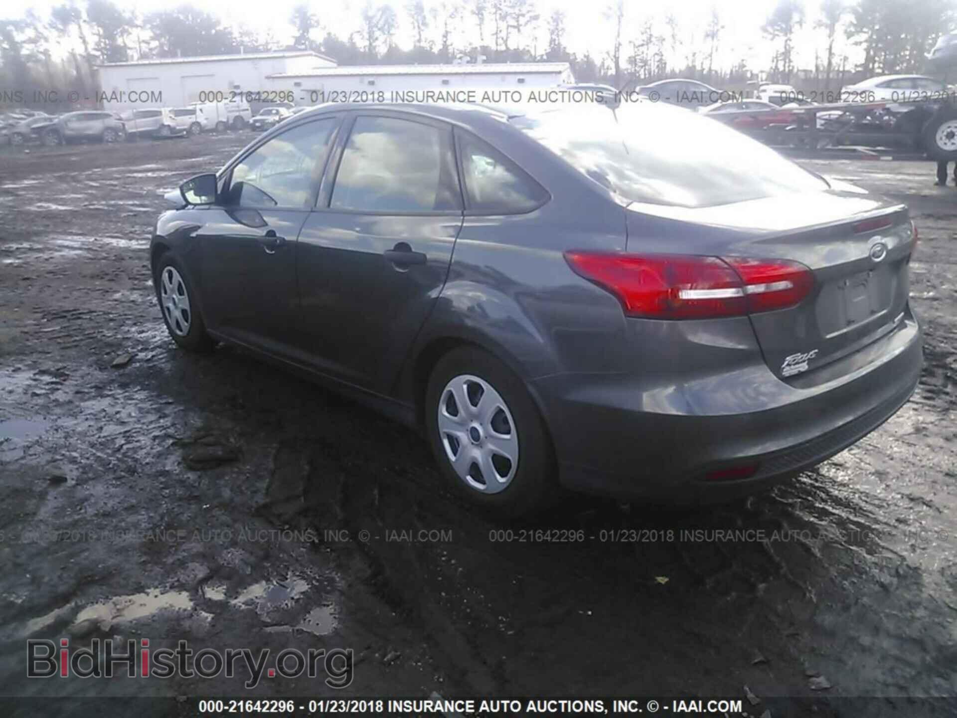 2015 Ford Focus - VIN: 1FADP3E25FL339343 - Photo 3