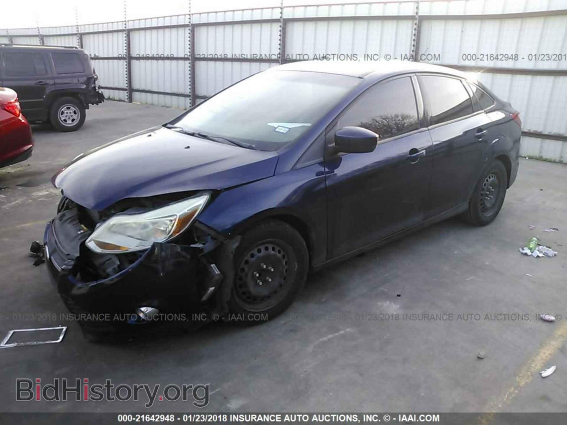 2012 Ford Focus - VIN: 1FAHP3F21CL104868 - Photo 2