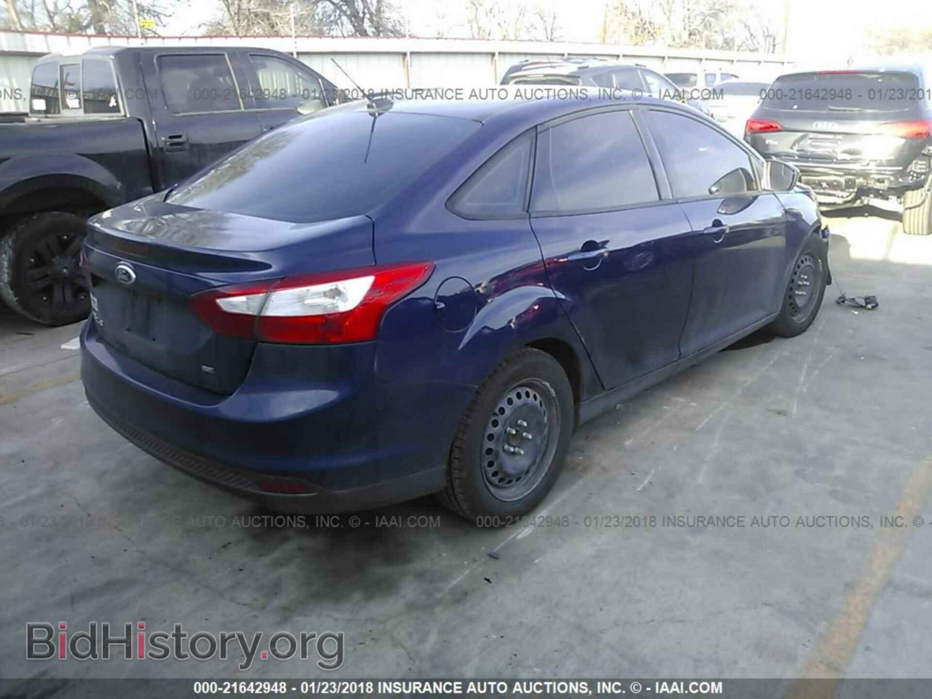 2012 Ford Focus - VIN: 1FAHP3F21CL104868 - Photo 4