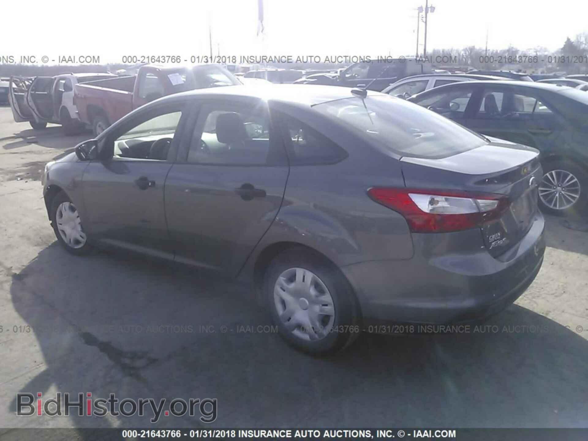 2012 Ford Focus - VIN: 1FAHP3E29CL194157 - Photo 3