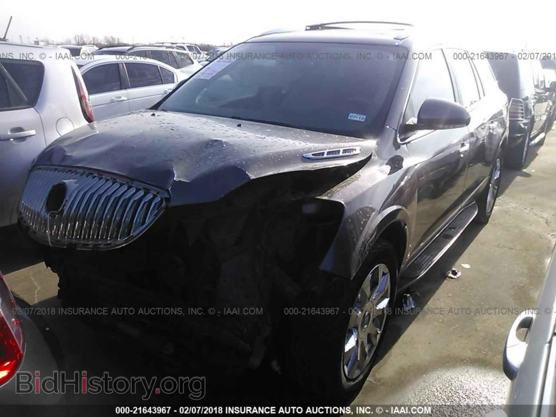 2011 Buick Enclave - VIN: 5GAKRCEDXBJ228551 - Photo 2