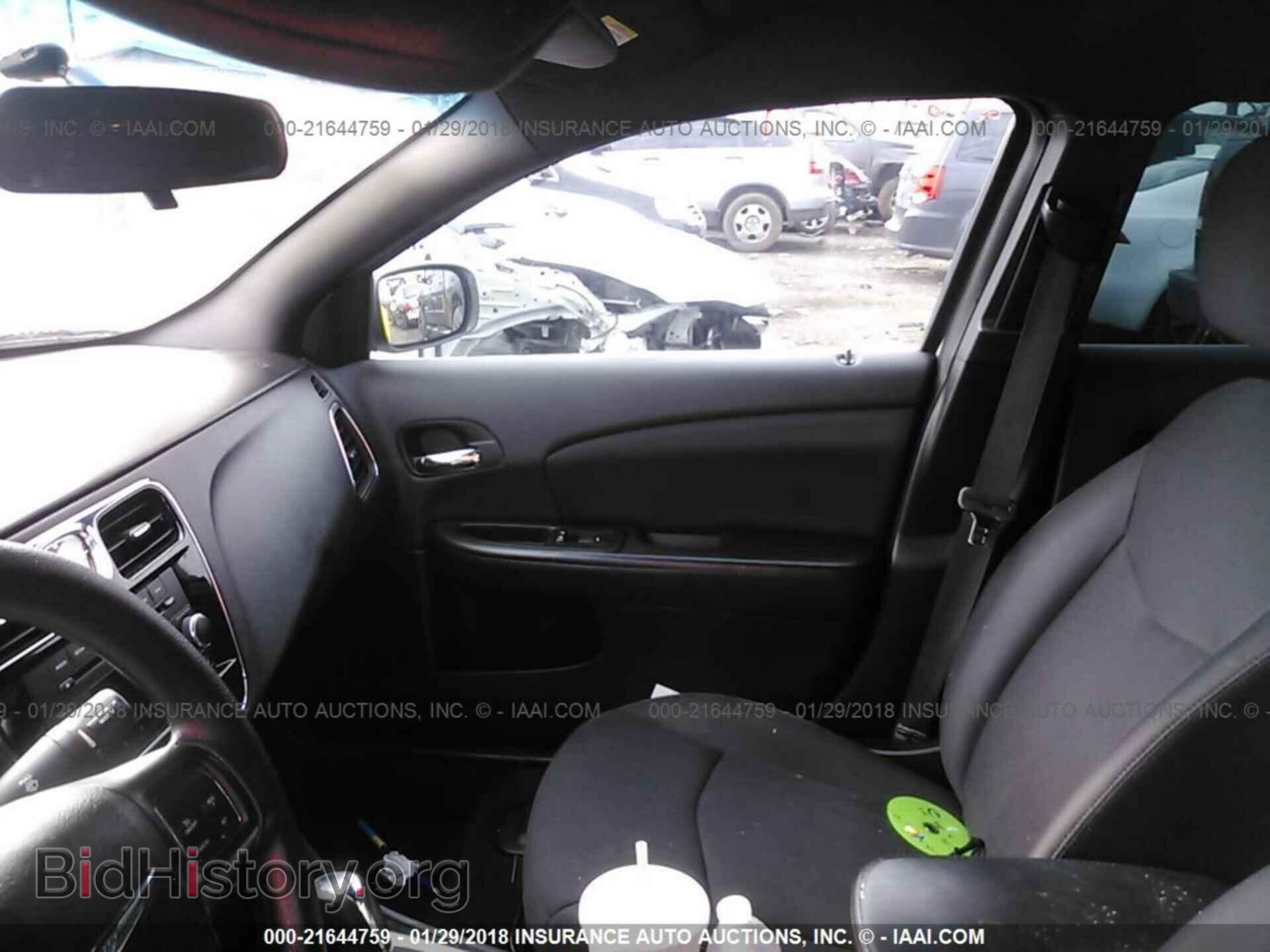 2014 Chrysler 200 - VIN: 1C3CCBAB3EN141675 - Photo 5