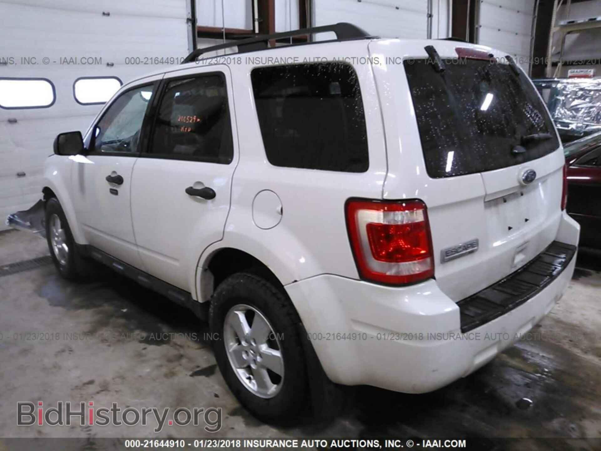 2011 Ford Escape - VIN: 1FMCU0D78BKB02609 - Photo 3