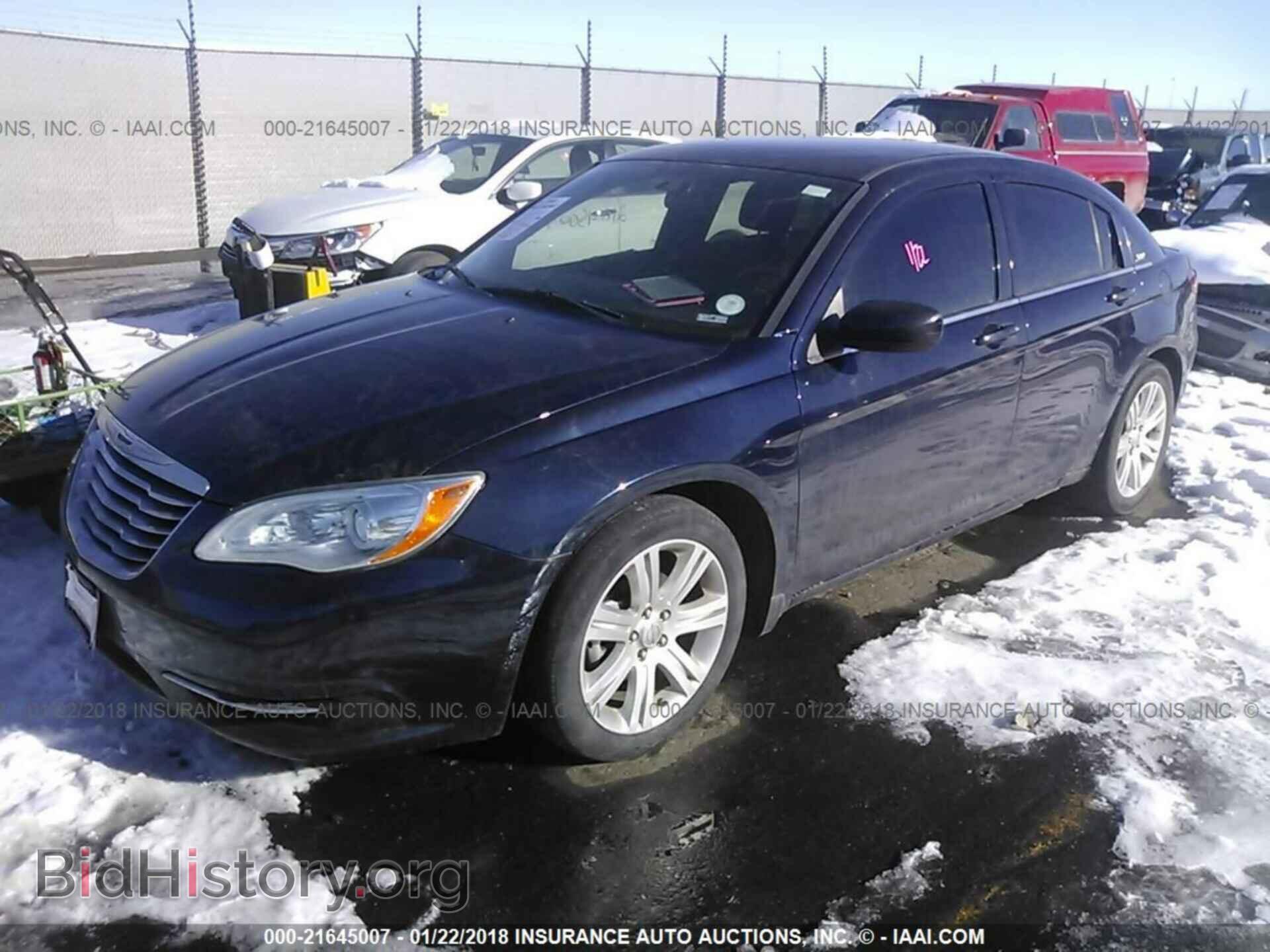2012 Chrysler 200 - VIN: 1C3CCBBG7CN307879 - Фото 2