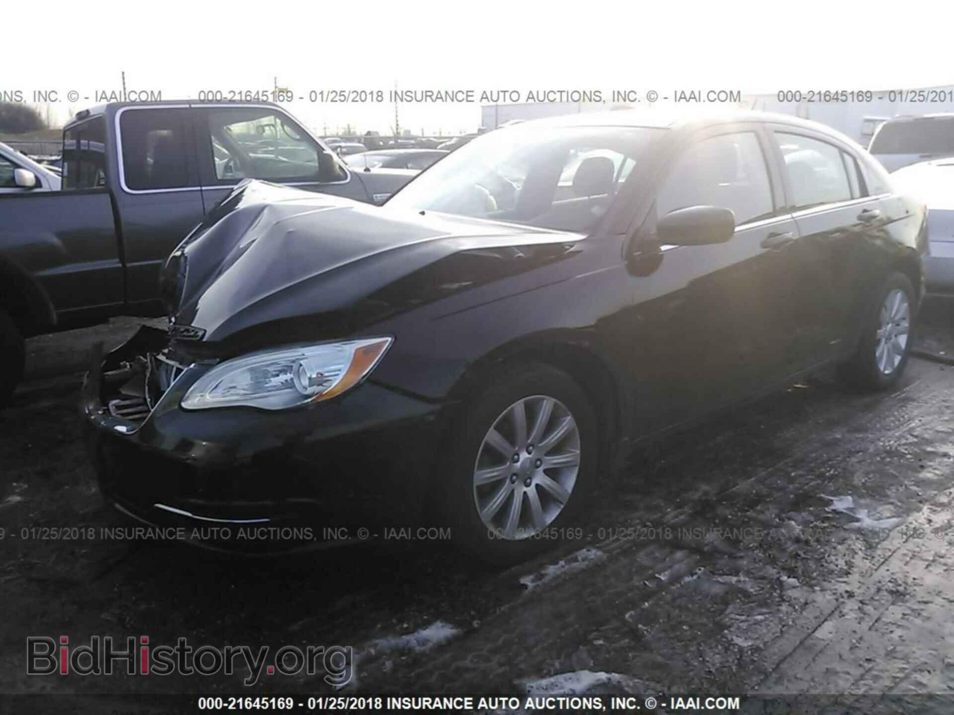 2013 Chrysler 200 - VIN: 1C3CCBBB7DN577085 - Photo 2