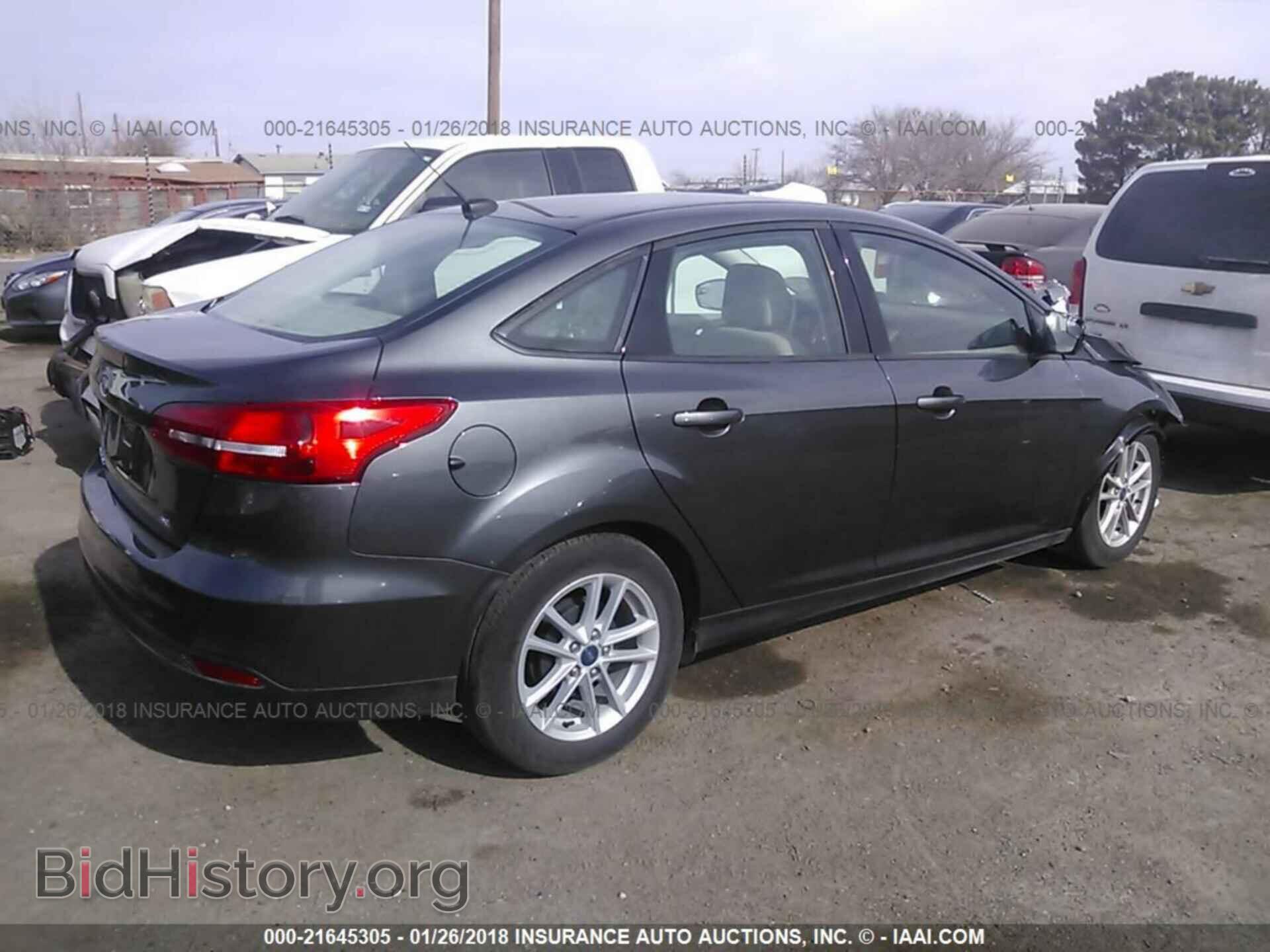 2017 Ford Focus - VIN: 1FADP3F21HL337770 - Photo 4