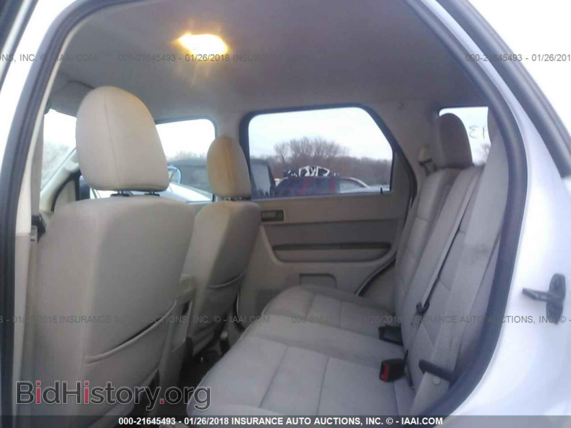 2012 Ford Escape - VIN: 1FMCU9DG1CKB34520 - Photo 8