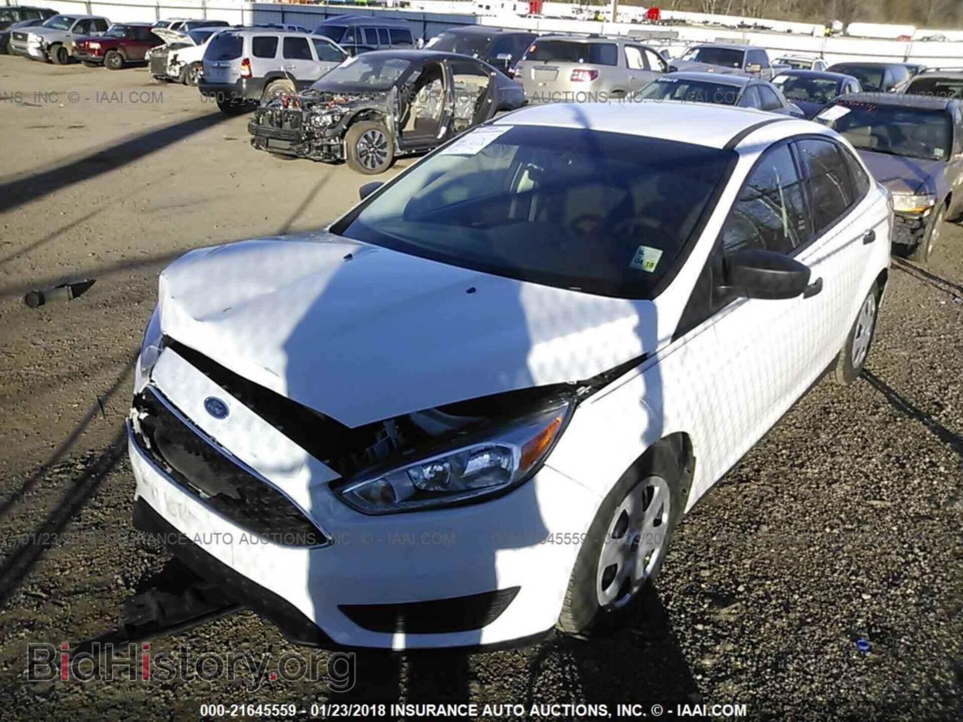 2016 Ford Focus - VIN: 1FADP3E27GL296626 - Photo 2