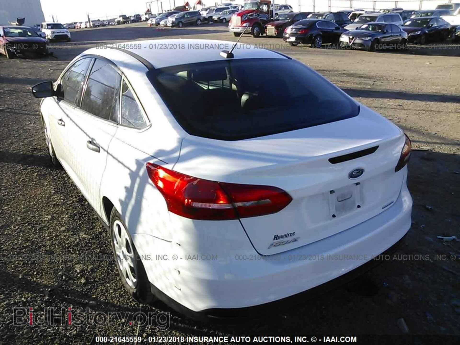2016 Ford Focus - VIN: 1FADP3E27GL296626 - Photo 3