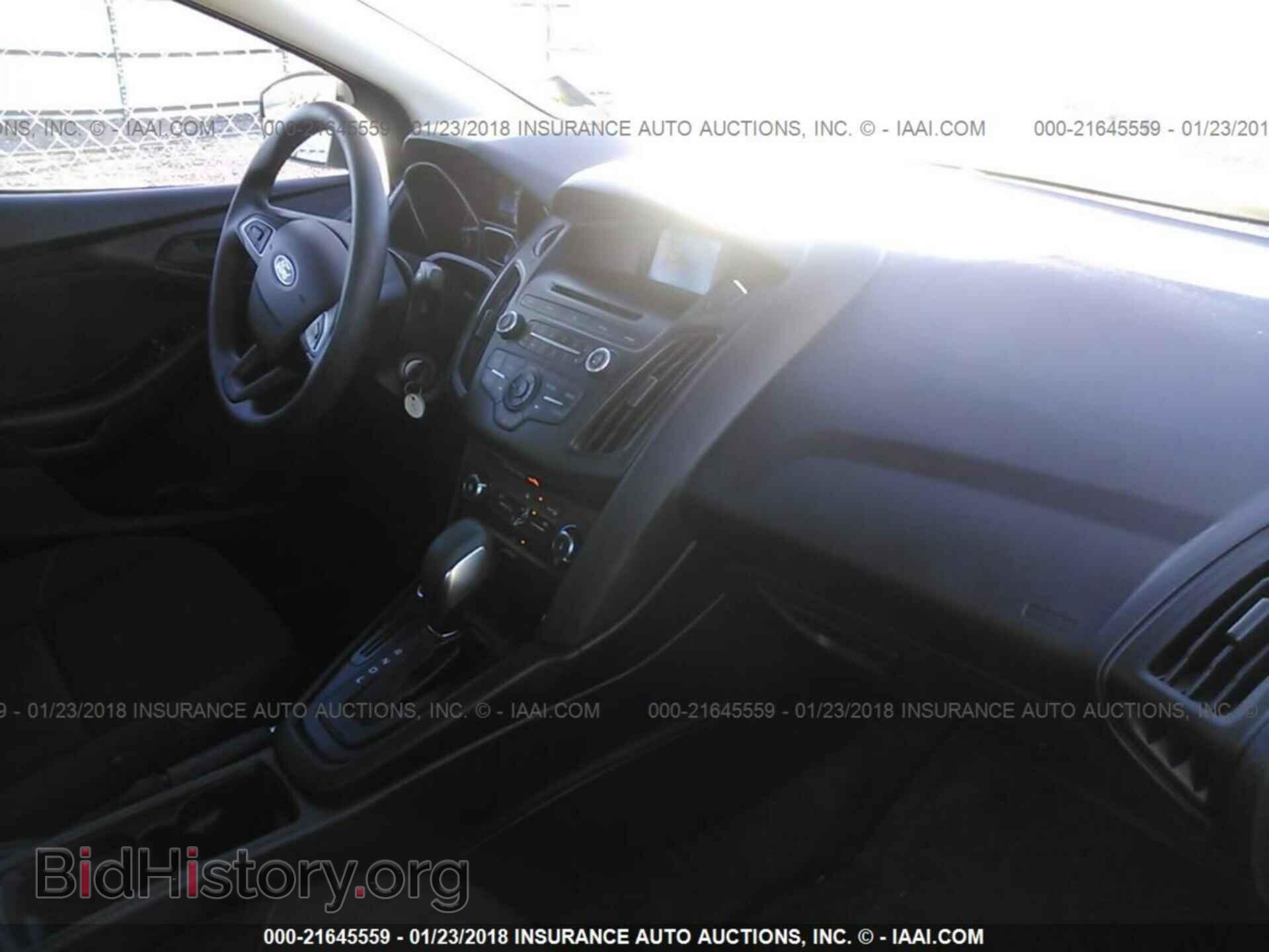 2016 Ford Focus - VIN: 1FADP3E27GL296626 - Photo 5