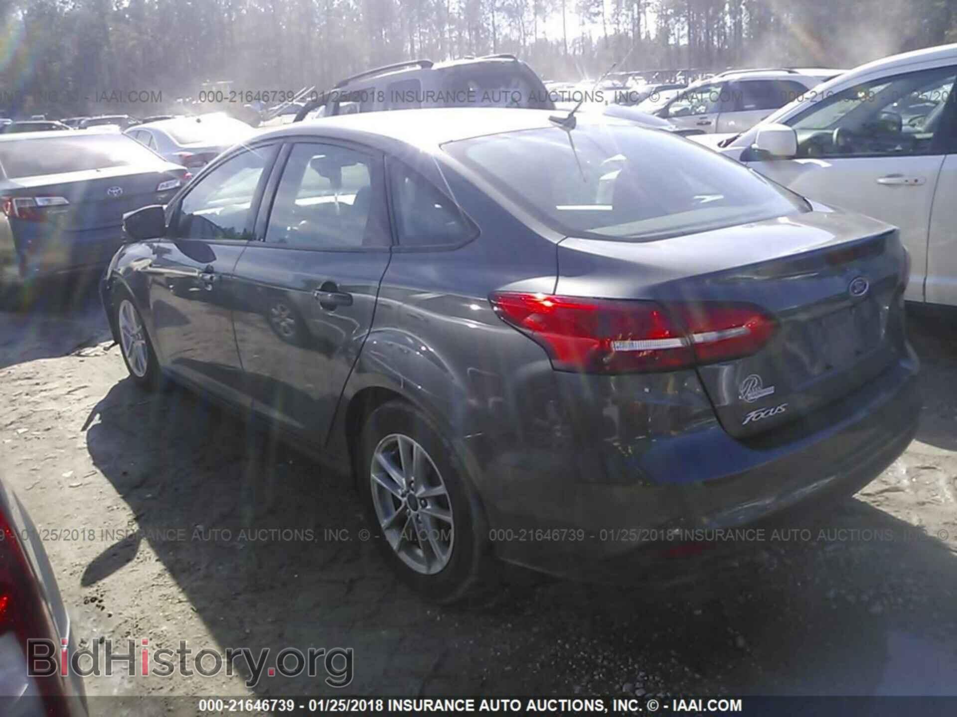 2017 Ford Focus - VIN: 1FADP3F29HL256726 - Photo 3