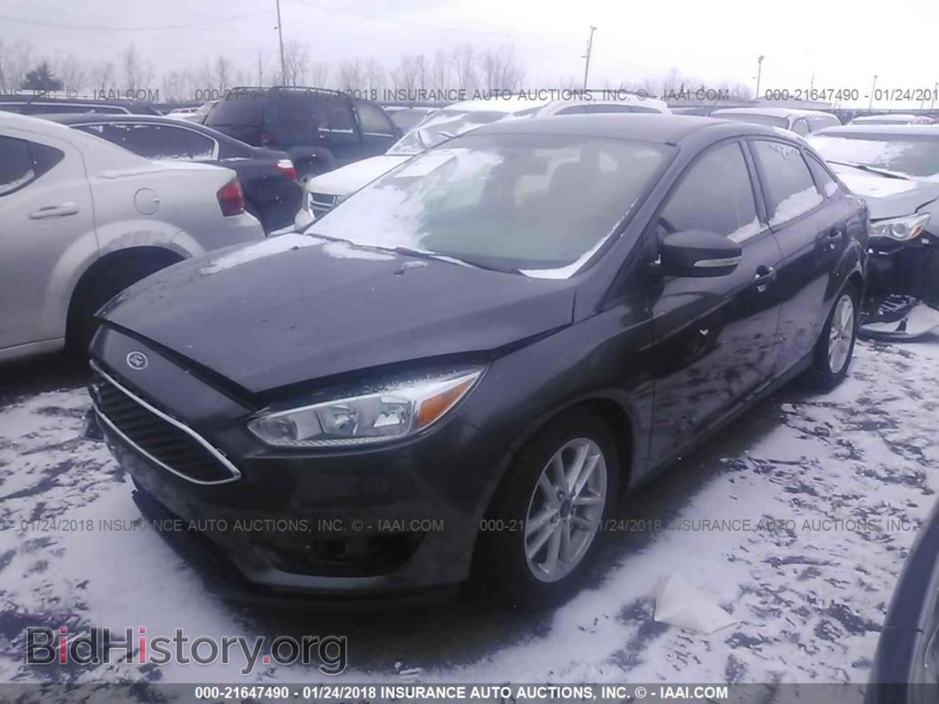 2015 Ford Focus - VIN: 1FADP3F22FL270352 - Фото 2