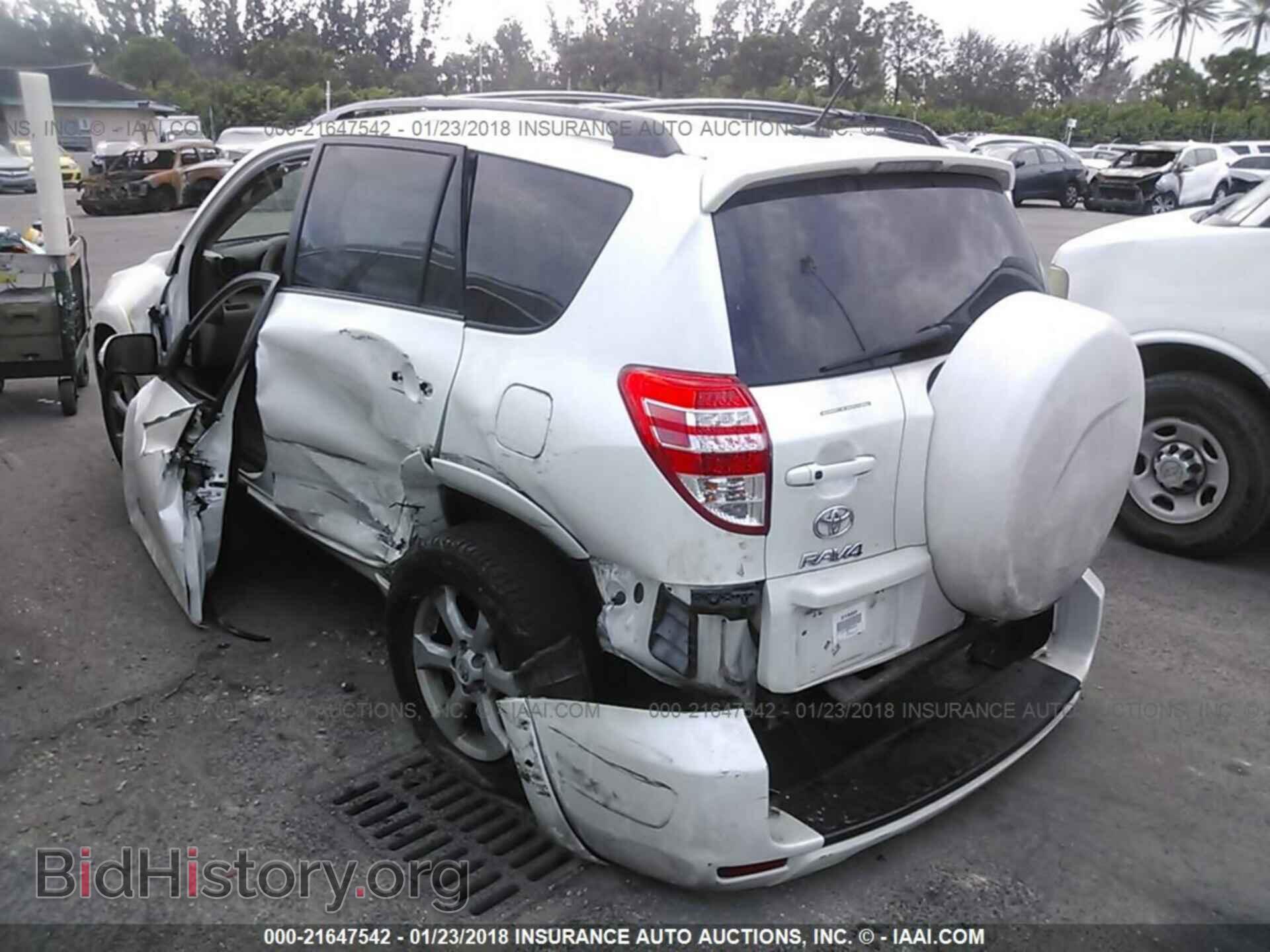 2011 Toyota Rav4 - VIN: 2T3YF4DV8BW059259 - Photo 3
