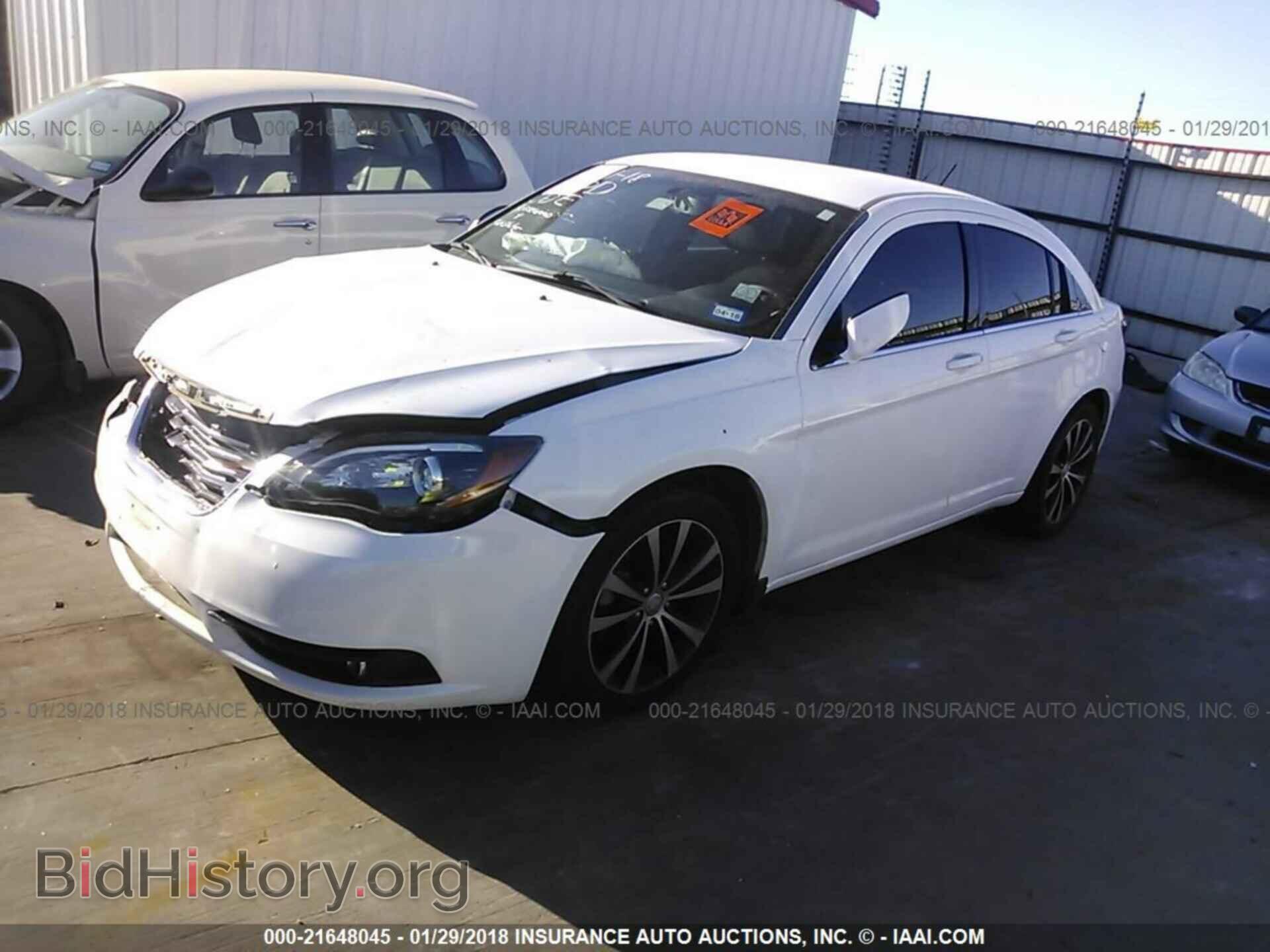 2013 Chrysler 200 - VIN: 1C3CCBBG2DN744559 - Photo 2