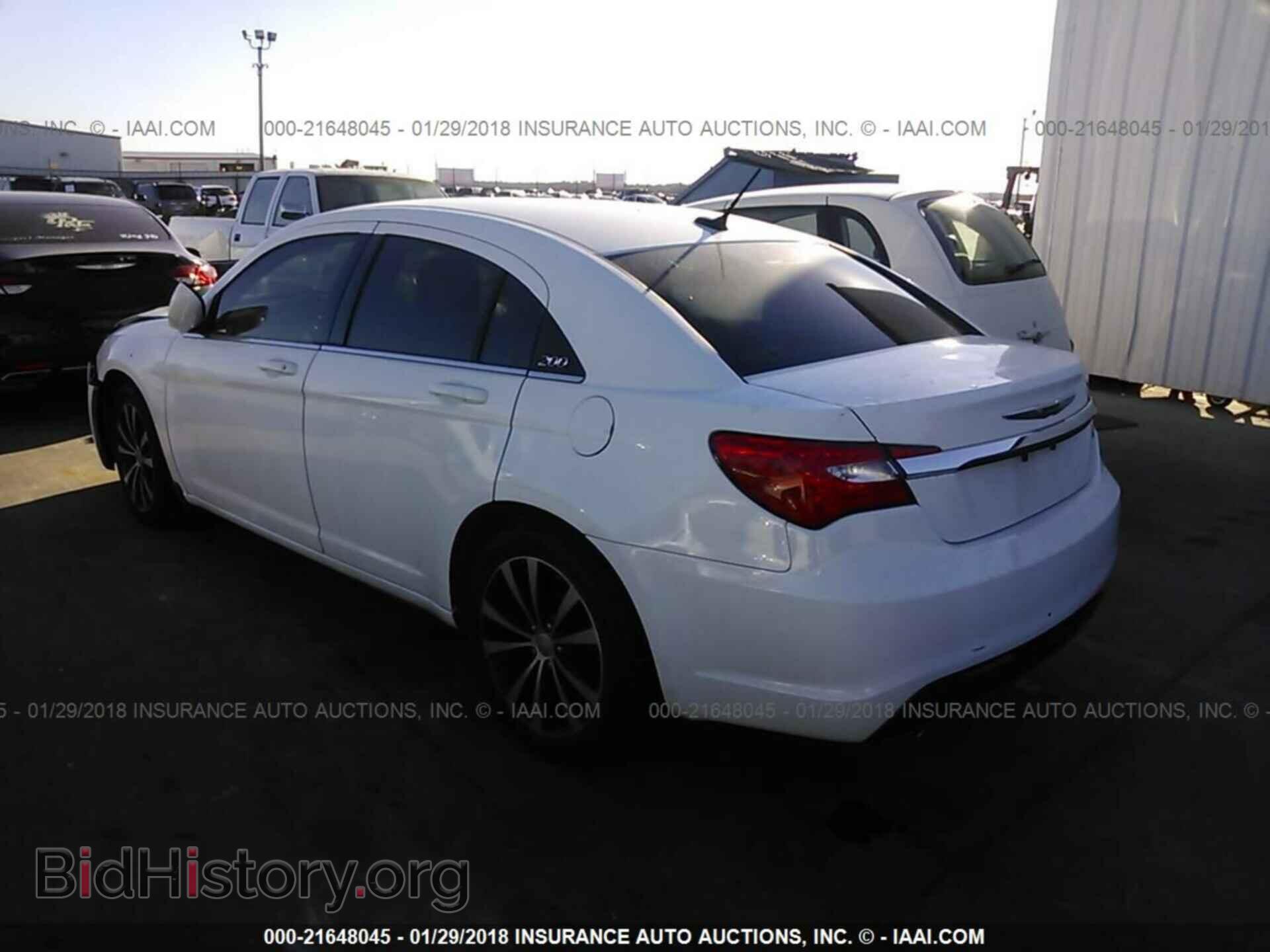 2013 Chrysler 200 - VIN: 1C3CCBBG2DN744559 - Photo 3