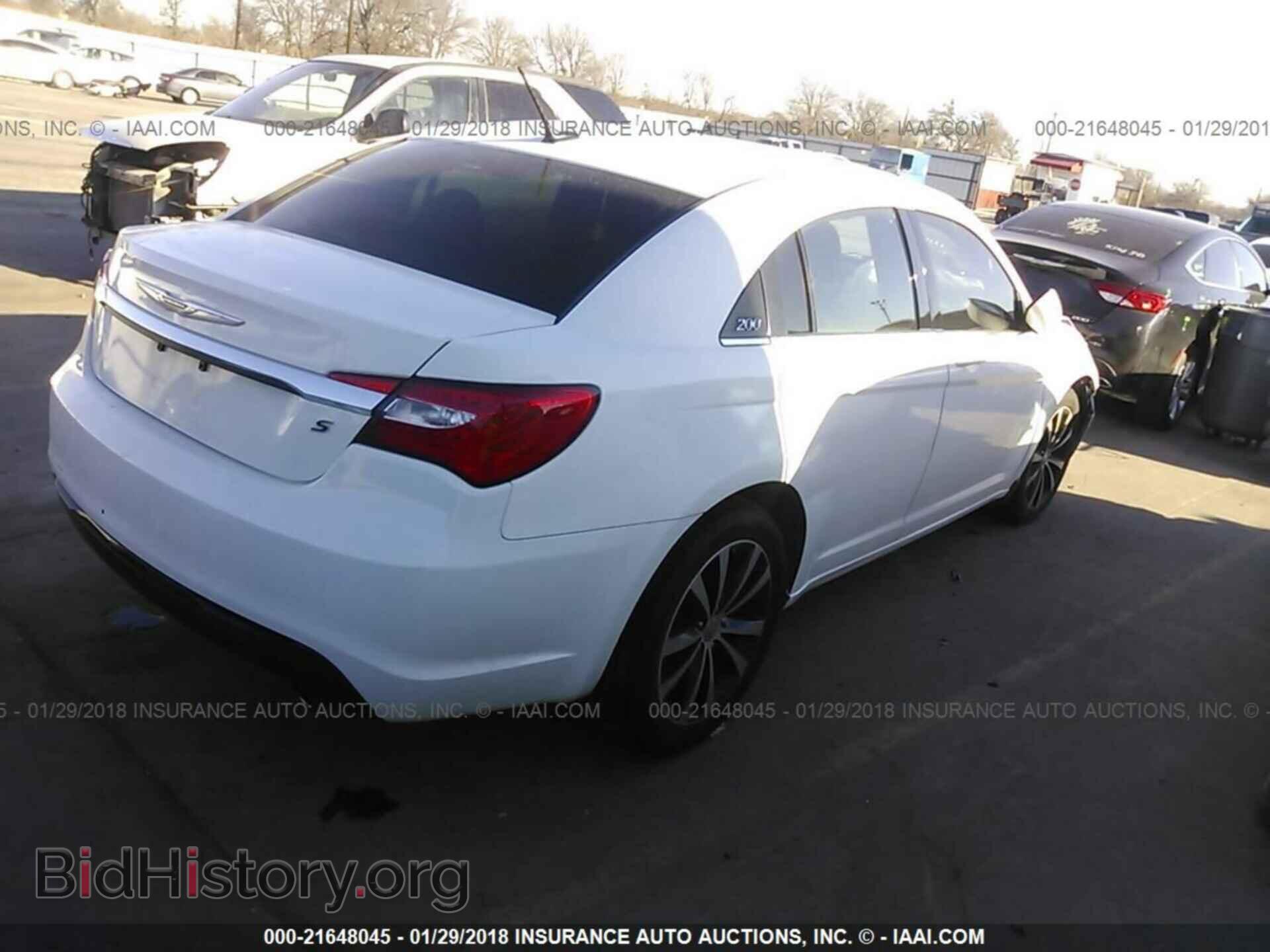 2013 Chrysler 200 - VIN: 1C3CCBBG2DN744559 - Photo 4