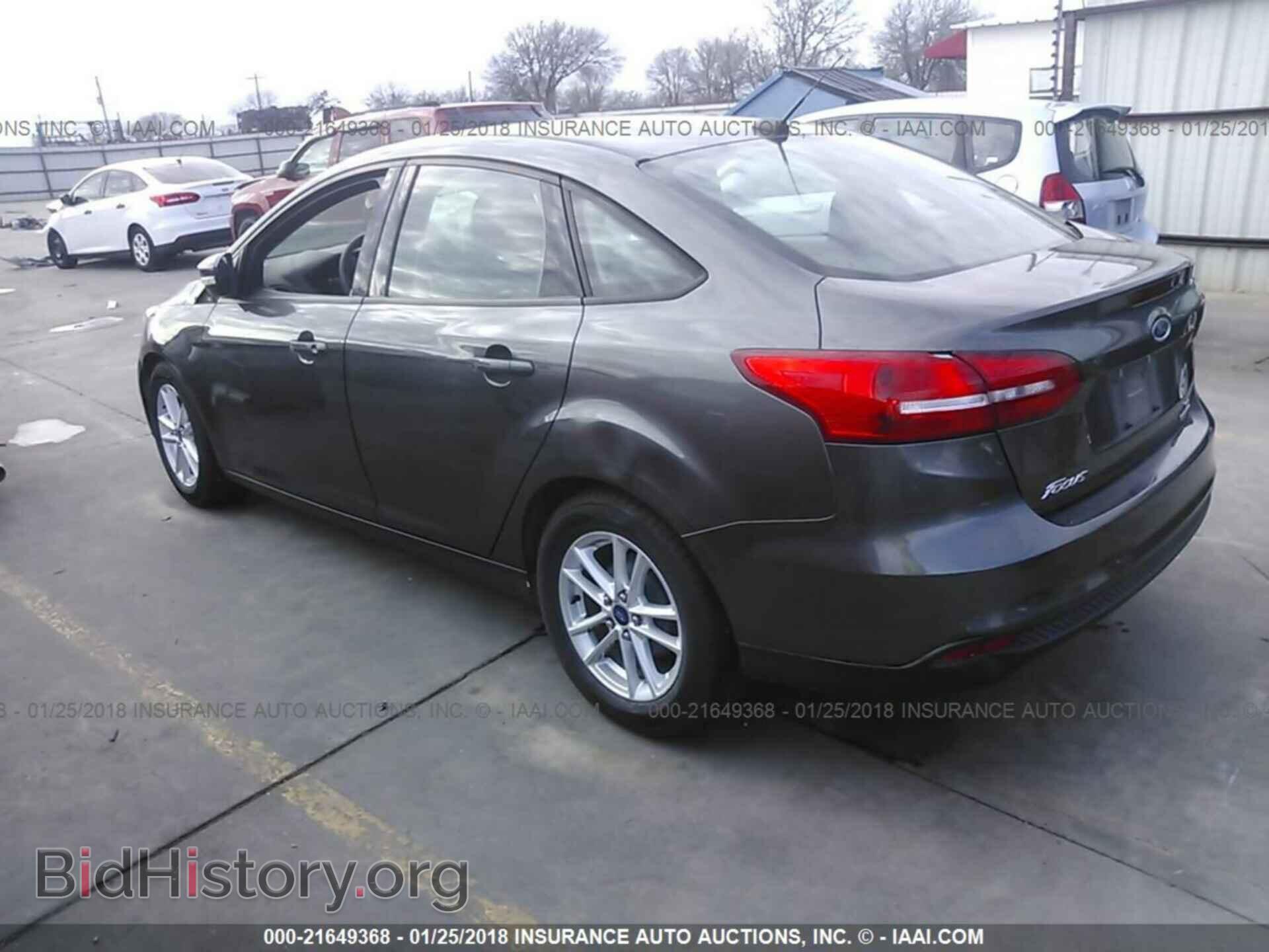 2015 Ford Focus - VIN: 1FADP3F21FL242672 - Photo 3