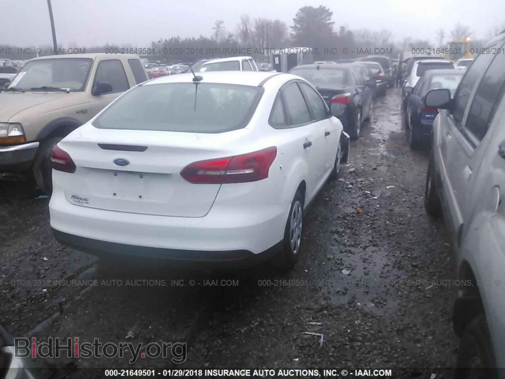 2017 Ford Focus - VIN: 1FADP3E28HL294594 - Photo 4