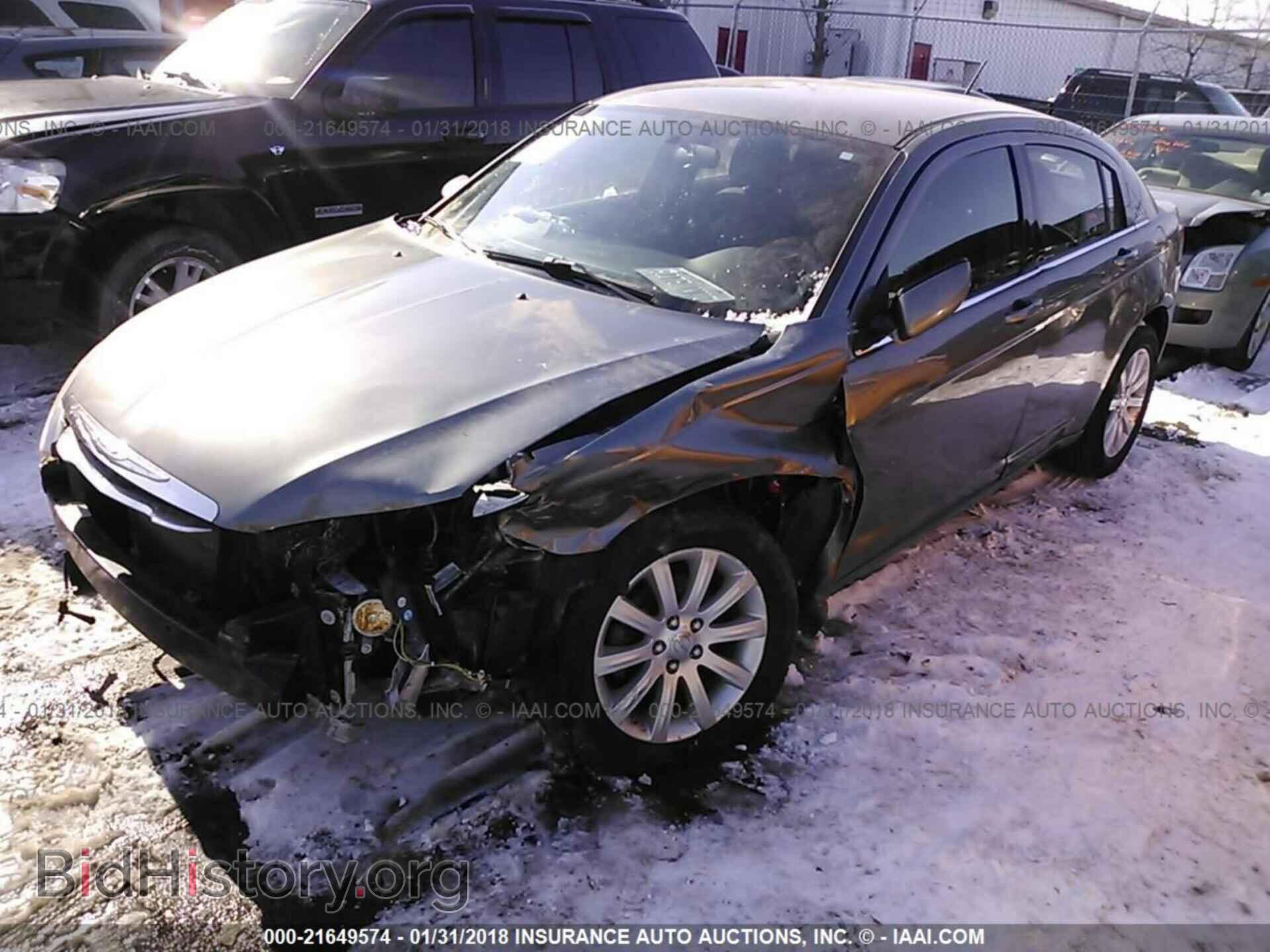 2013 Chrysler 200 - VIN: 1C3CCBBB1DN516265 - Фото 2