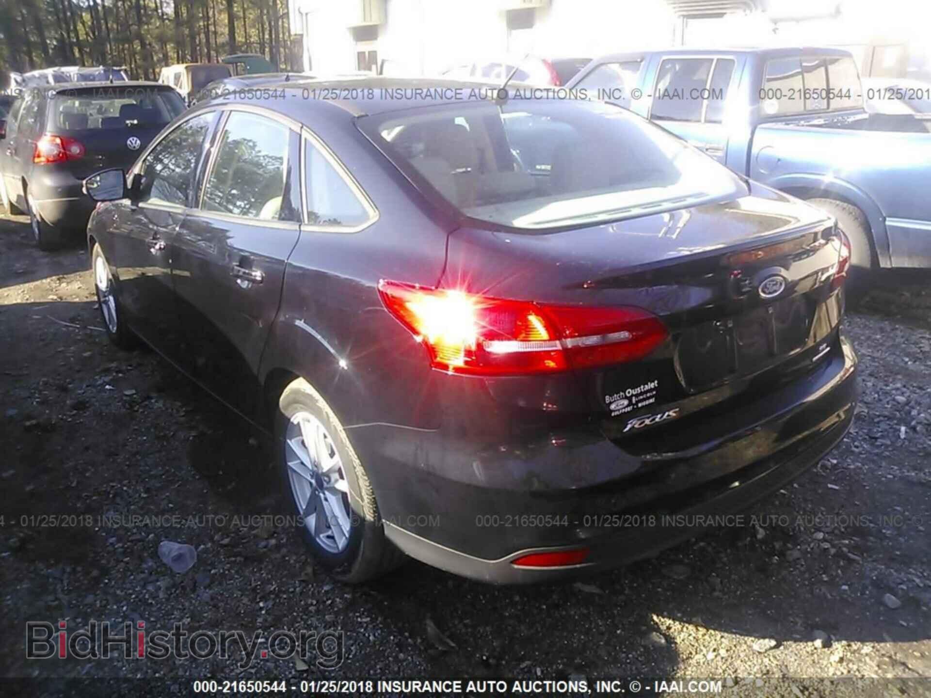 2016 Ford Focus - VIN: 1FADP3F29GL228617 - Photo 3