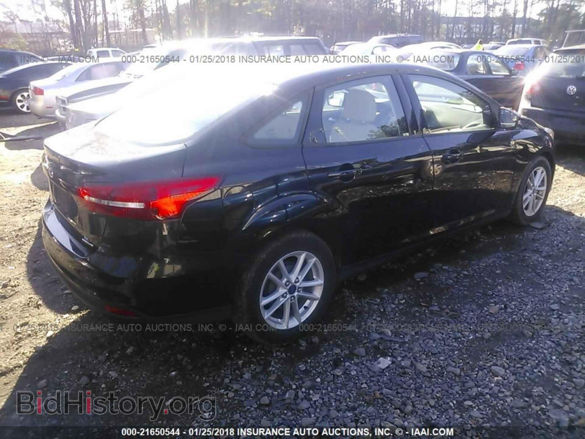 2016 Ford Focus - VIN: 1FADP3F29GL228617 - Photo 4