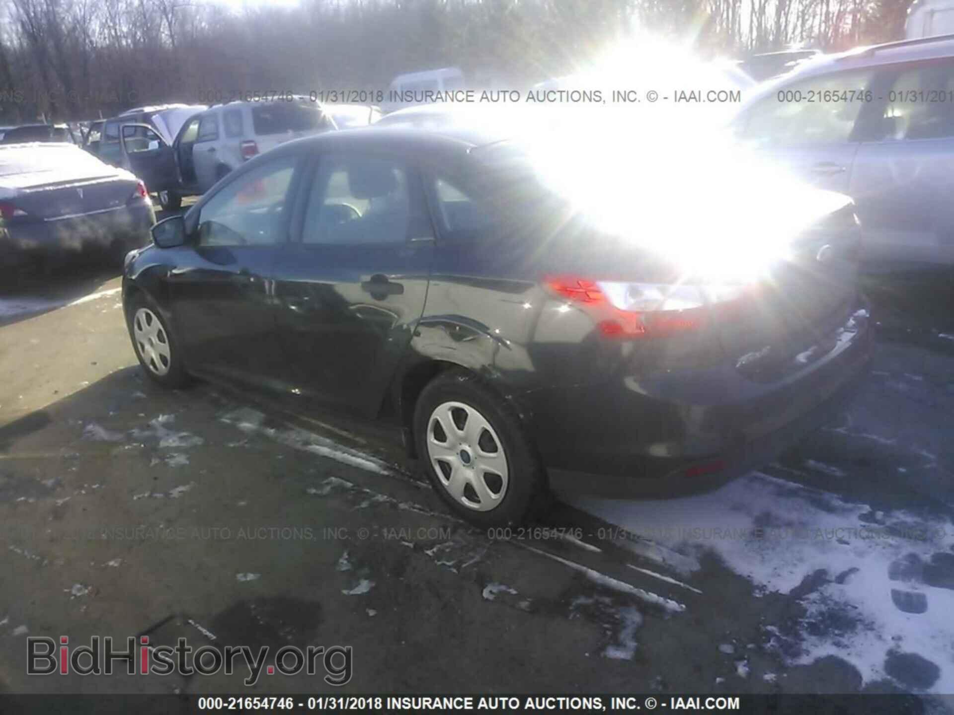 2014 Ford Focus - VIN: 1FADP3E22EL231910 - Photo 3