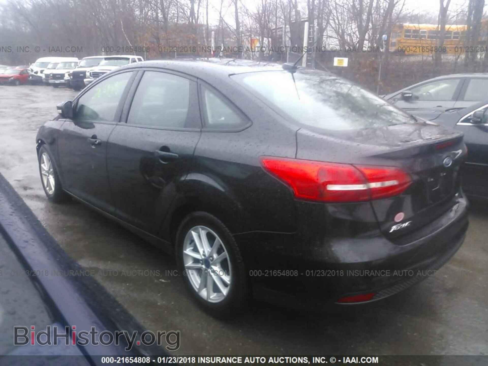 2015 Ford Focus - VIN: 1FADP3F2XFL282961 - Photo 3
