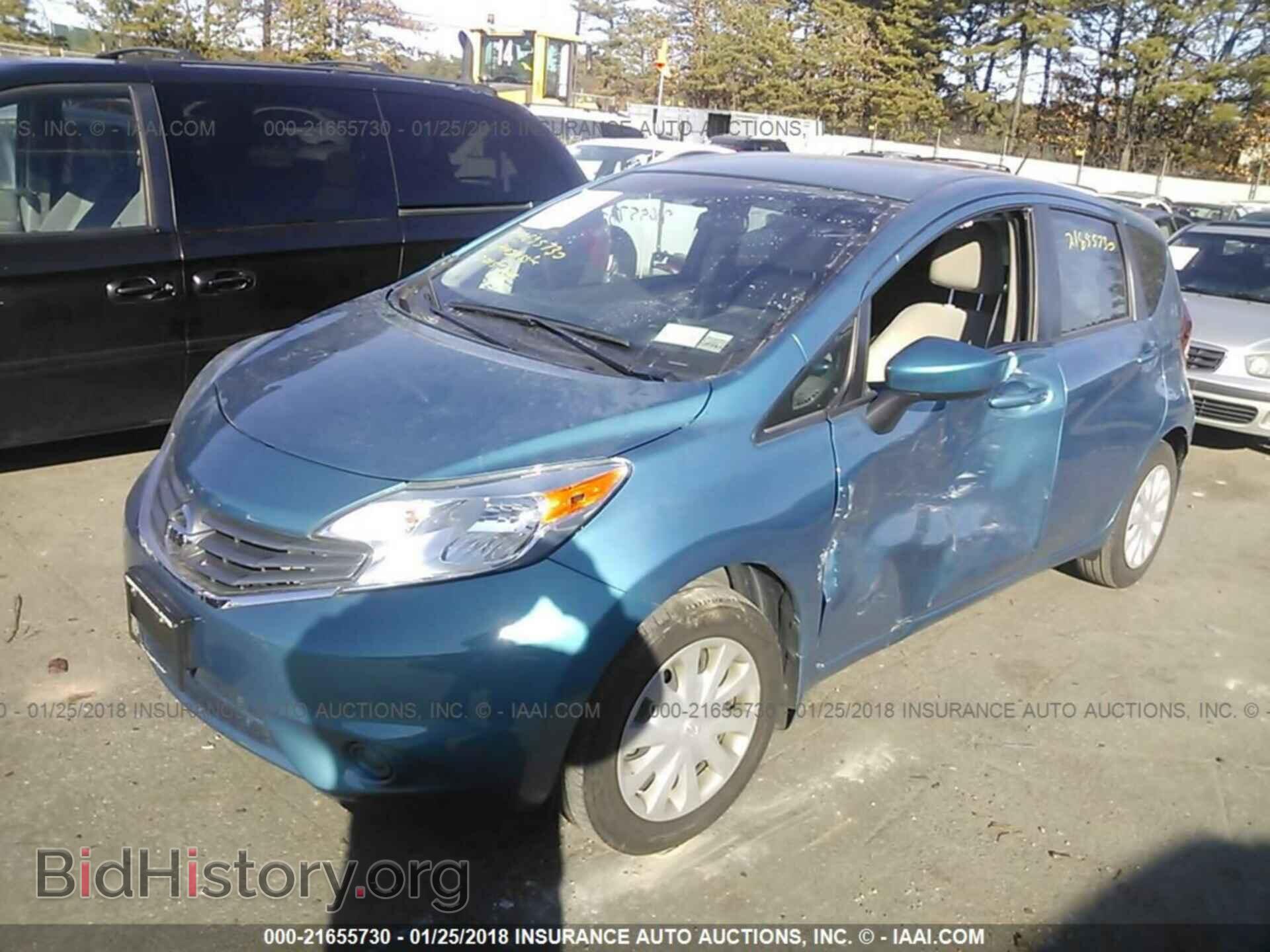 2015 Nissan Versa note - VIN: 3N1CE2CP8FL359713 - Фото 2