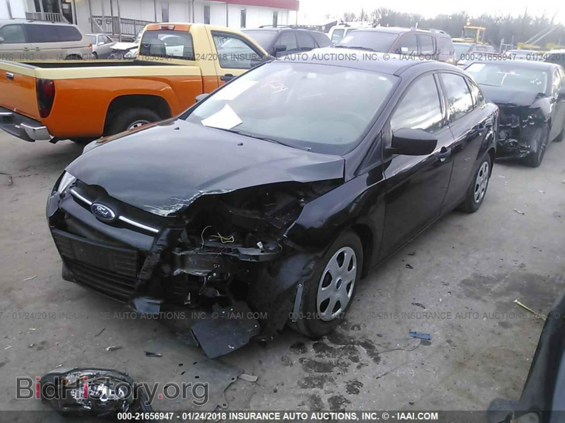 2014 Ford Focus - VIN: 1FADP3E21EL234281 - Фото 2