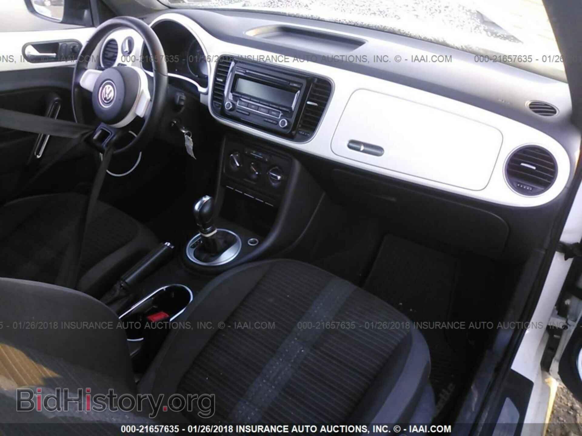 2012 Volkswagen Beetle - VIN: 3VWVA7AT5CM605568 - Фото 5