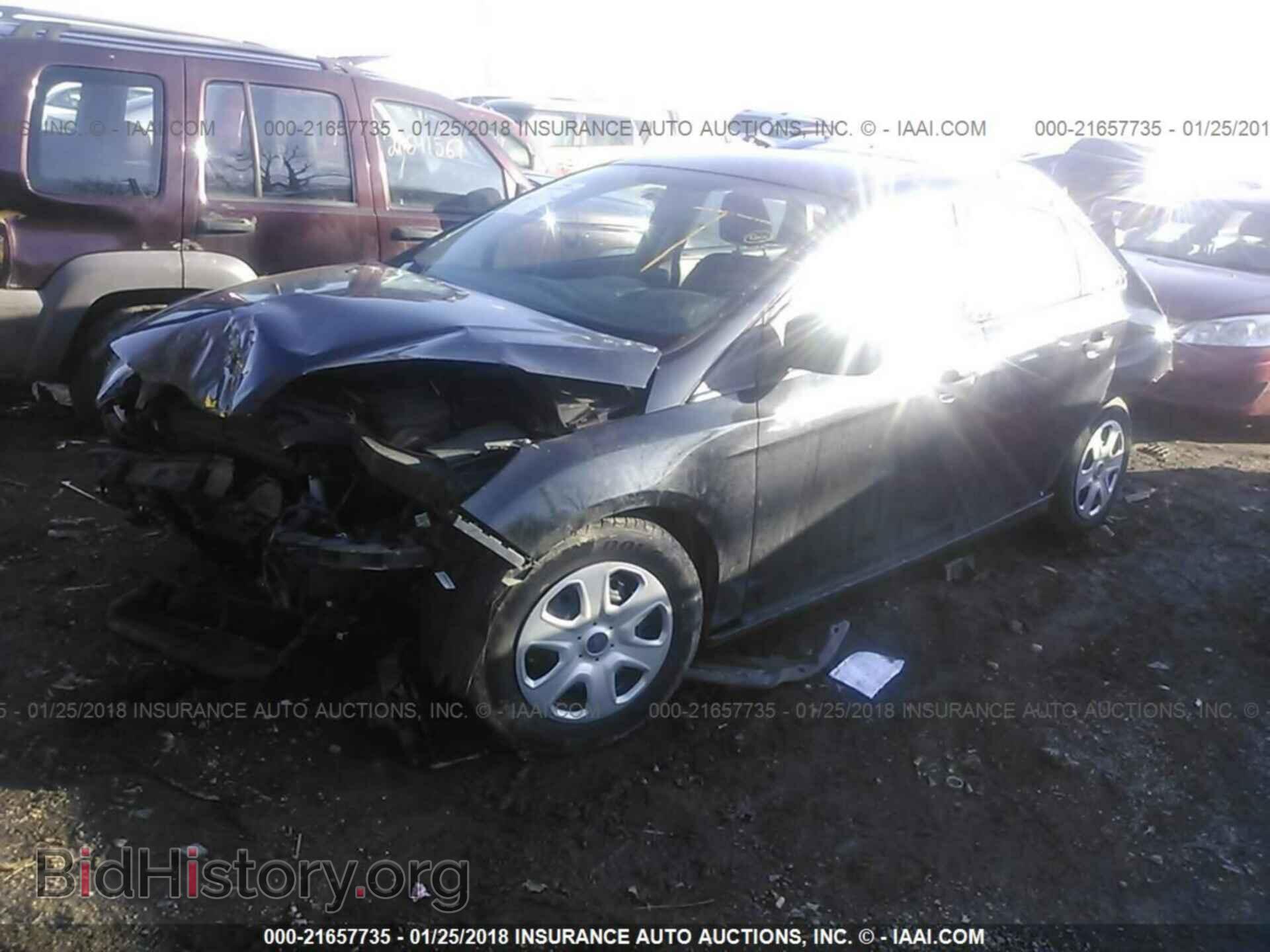 2014 Ford Focus - VIN: 1FADP3E22EL174205 - Фото 2