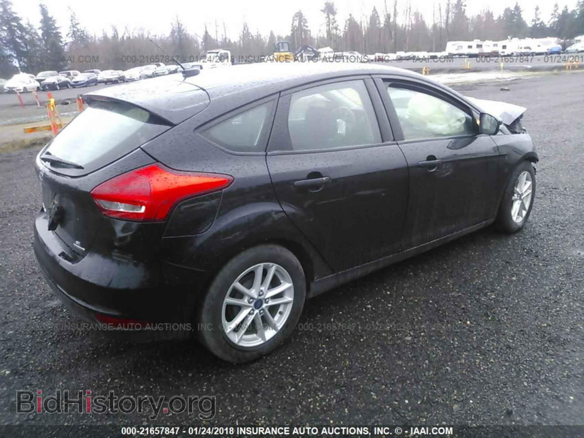 2016 Ford Focus - VIN: 1FADP3K28GL286093 - Photo 4