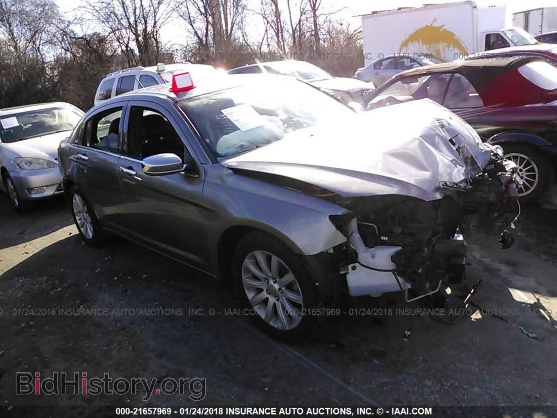 Photo 1C3CCBCG6DN638923 - Chrysler 200 2013