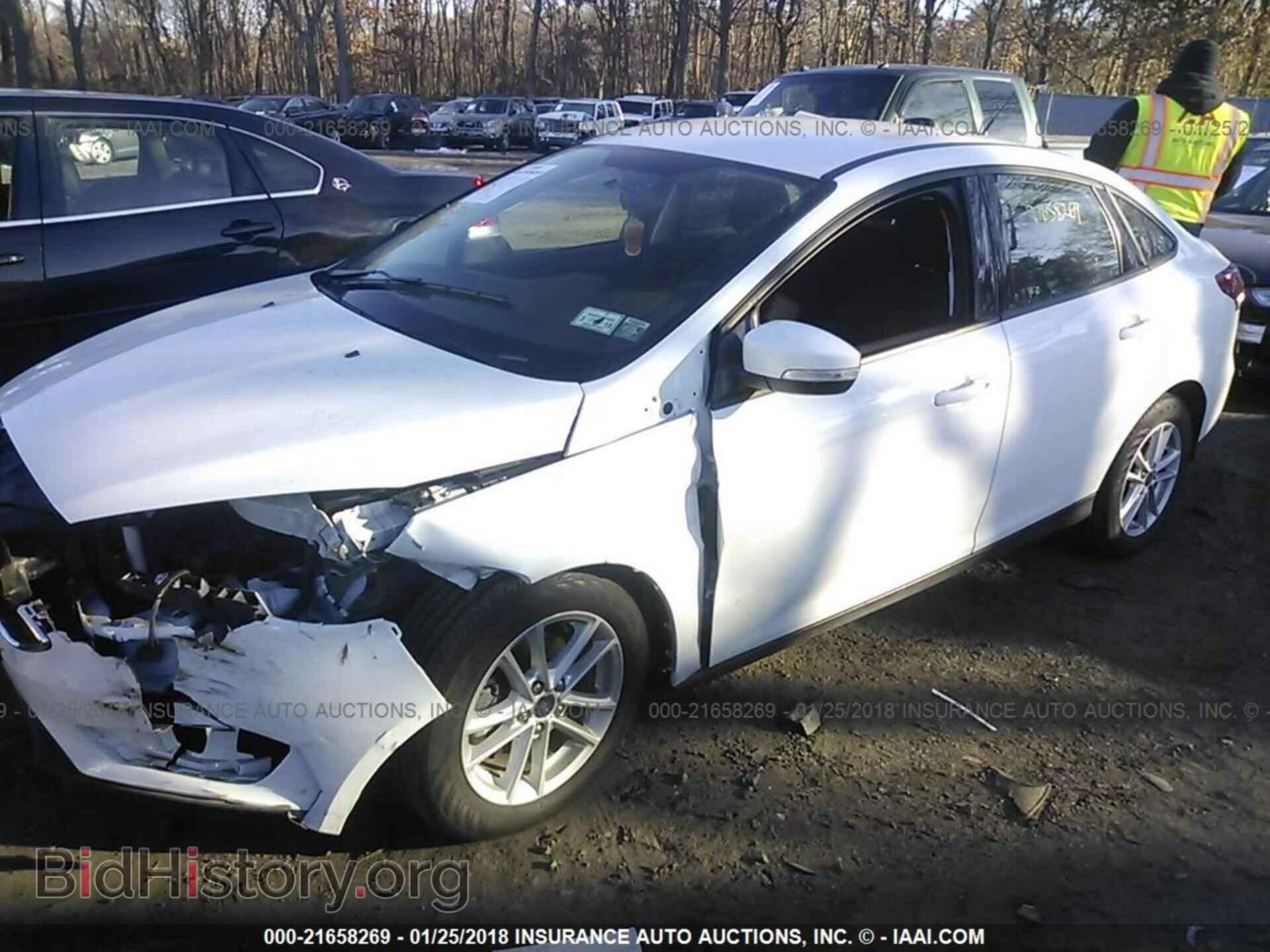 2016 Ford Focus - VIN: 1FADP3F23GL287419 - Photo 2
