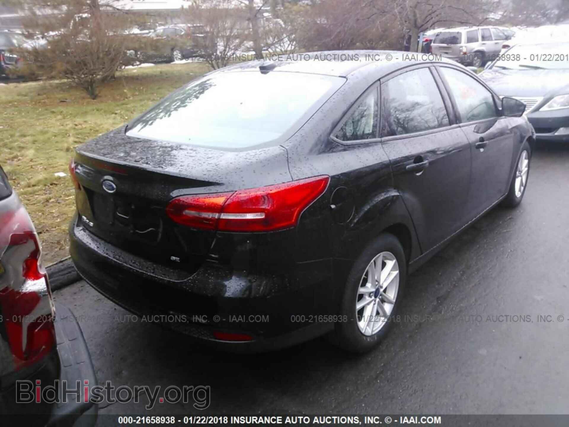 2016 Ford Focus - VIN: 1FADP3F24GL247740 - Photo 4