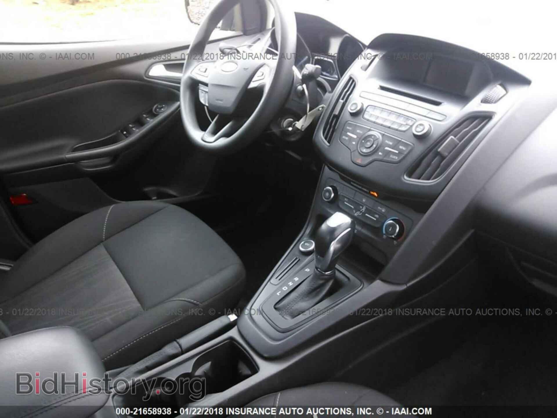 2016 Ford Focus - VIN: 1FADP3F24GL247740 - Photo 5