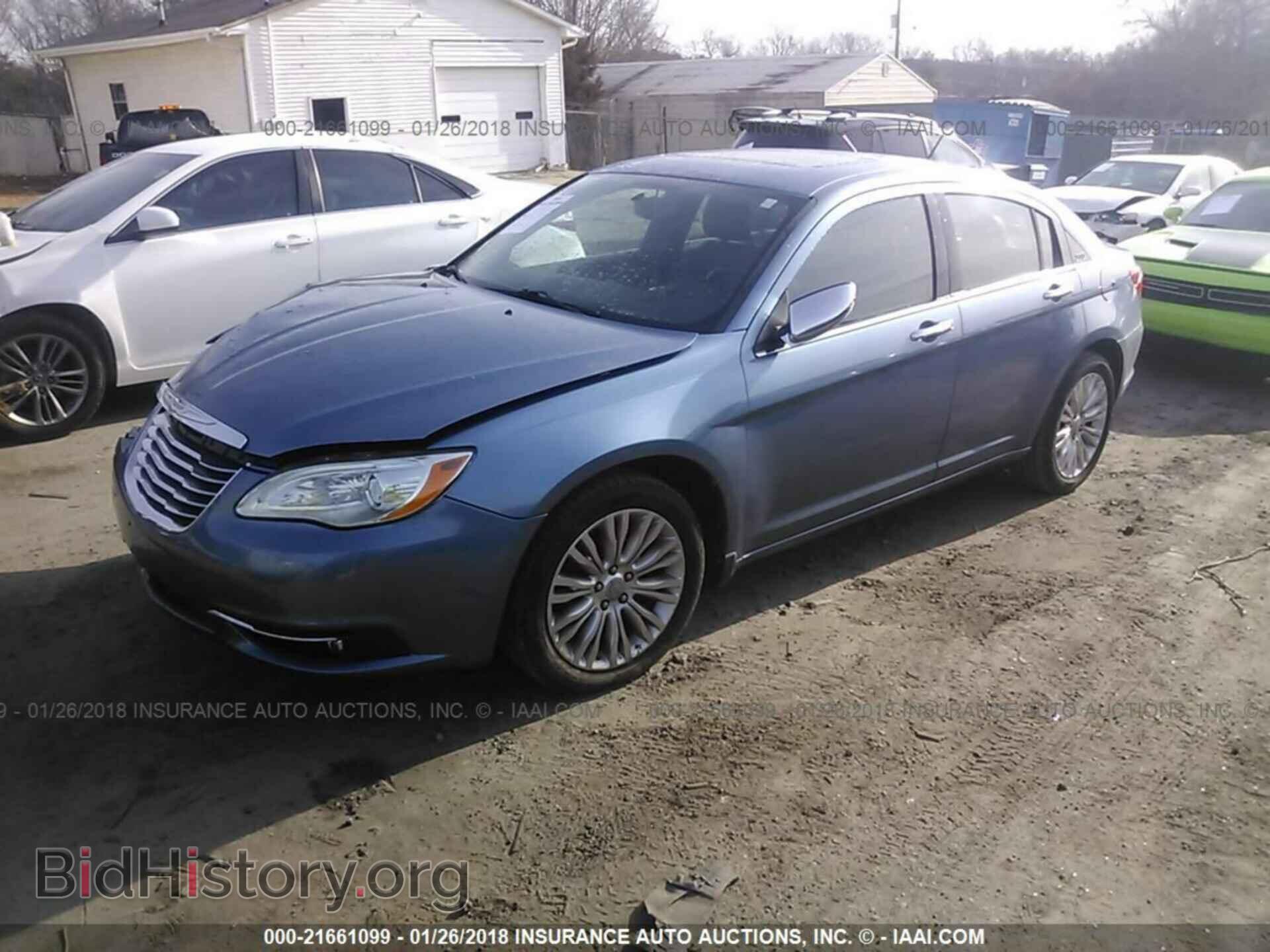 2011 Chrysler 200 - VIN: 1C3BC2FB9BN597132 - Фото 2