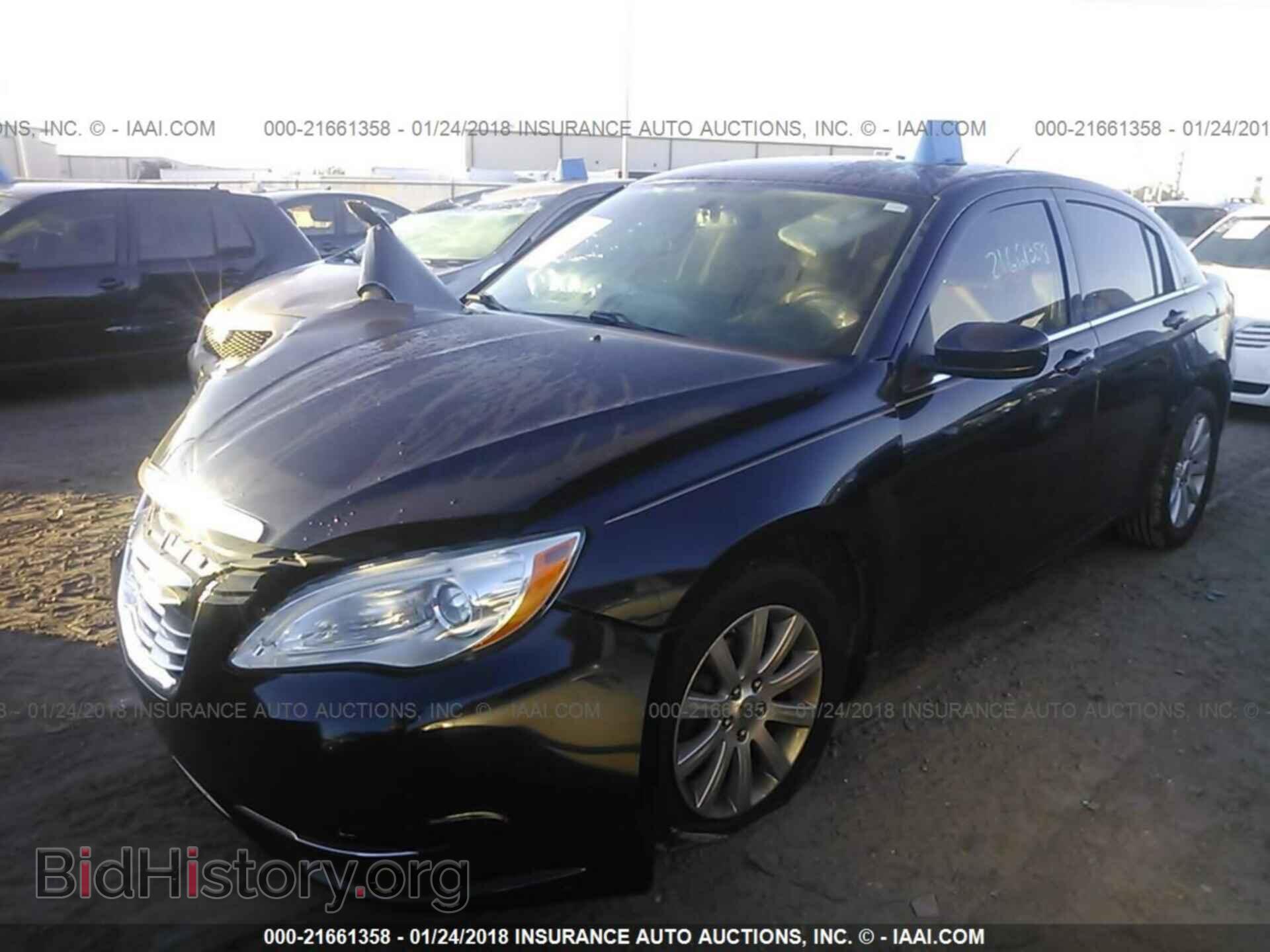 2012 Chrysler 200 - VIN: 1C3CCBBBXCN278818 - Фото 2