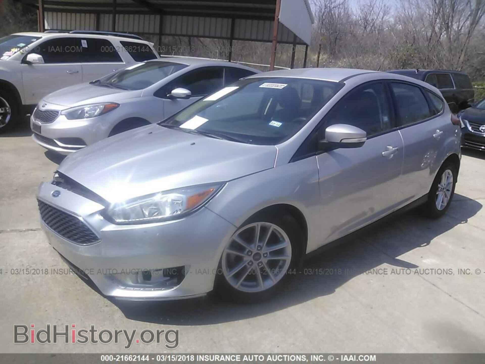 2016 Ford Focus - VIN: 1FADP3K29GL301944 - Photo 2