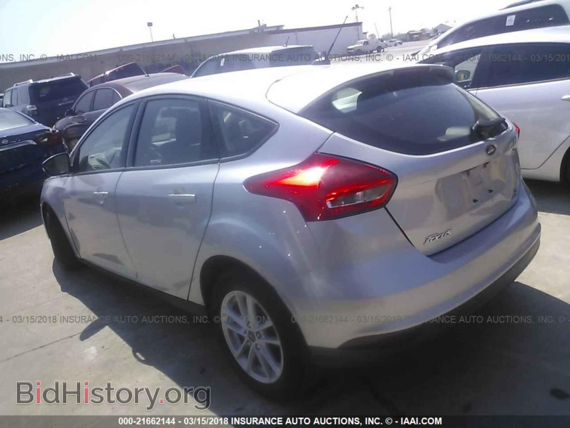2016 Ford Focus - VIN: 1FADP3K29GL301944 - Photo 3