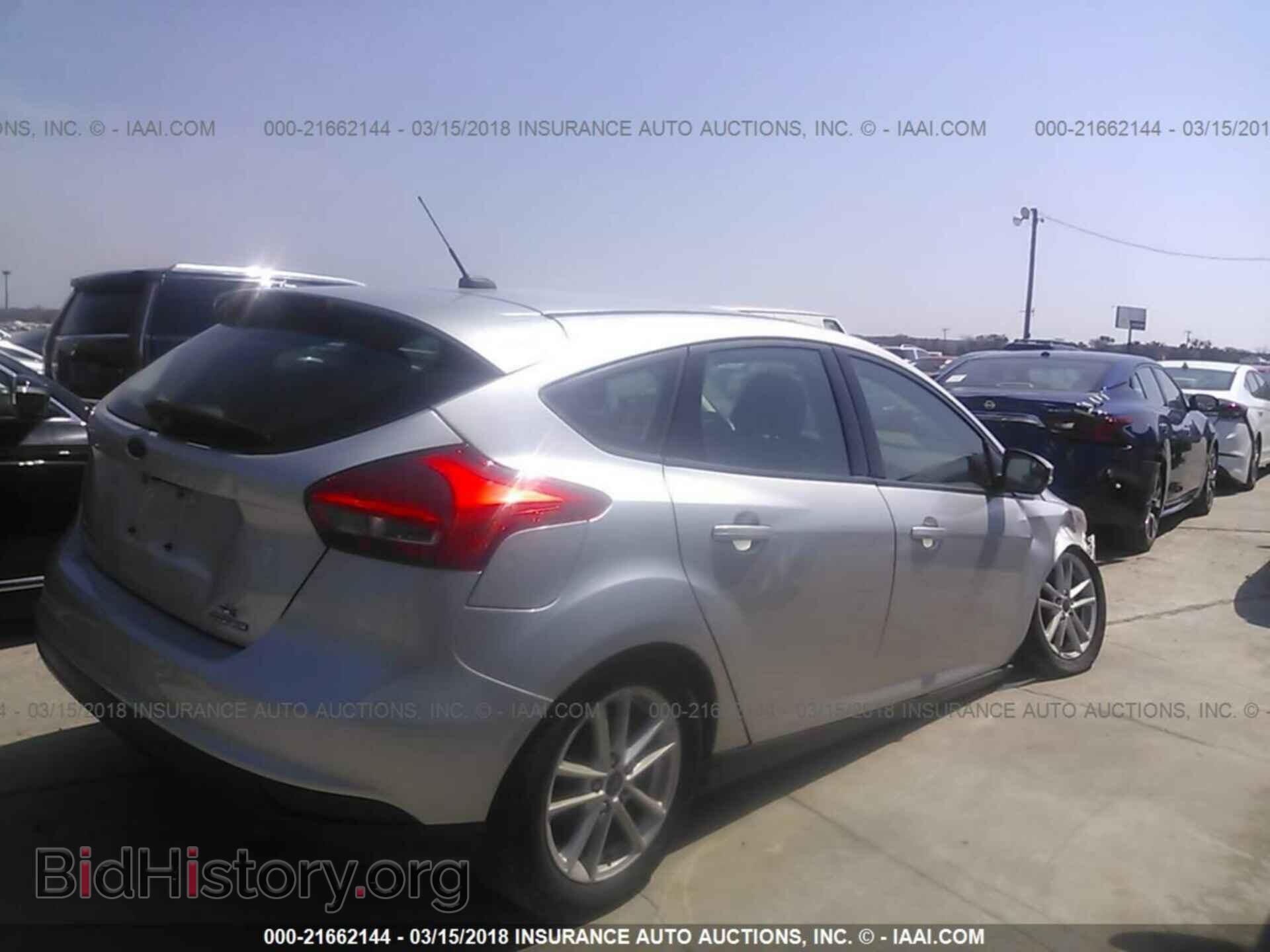 2016 Ford Focus - VIN: 1FADP3K29GL301944 - Photo 4